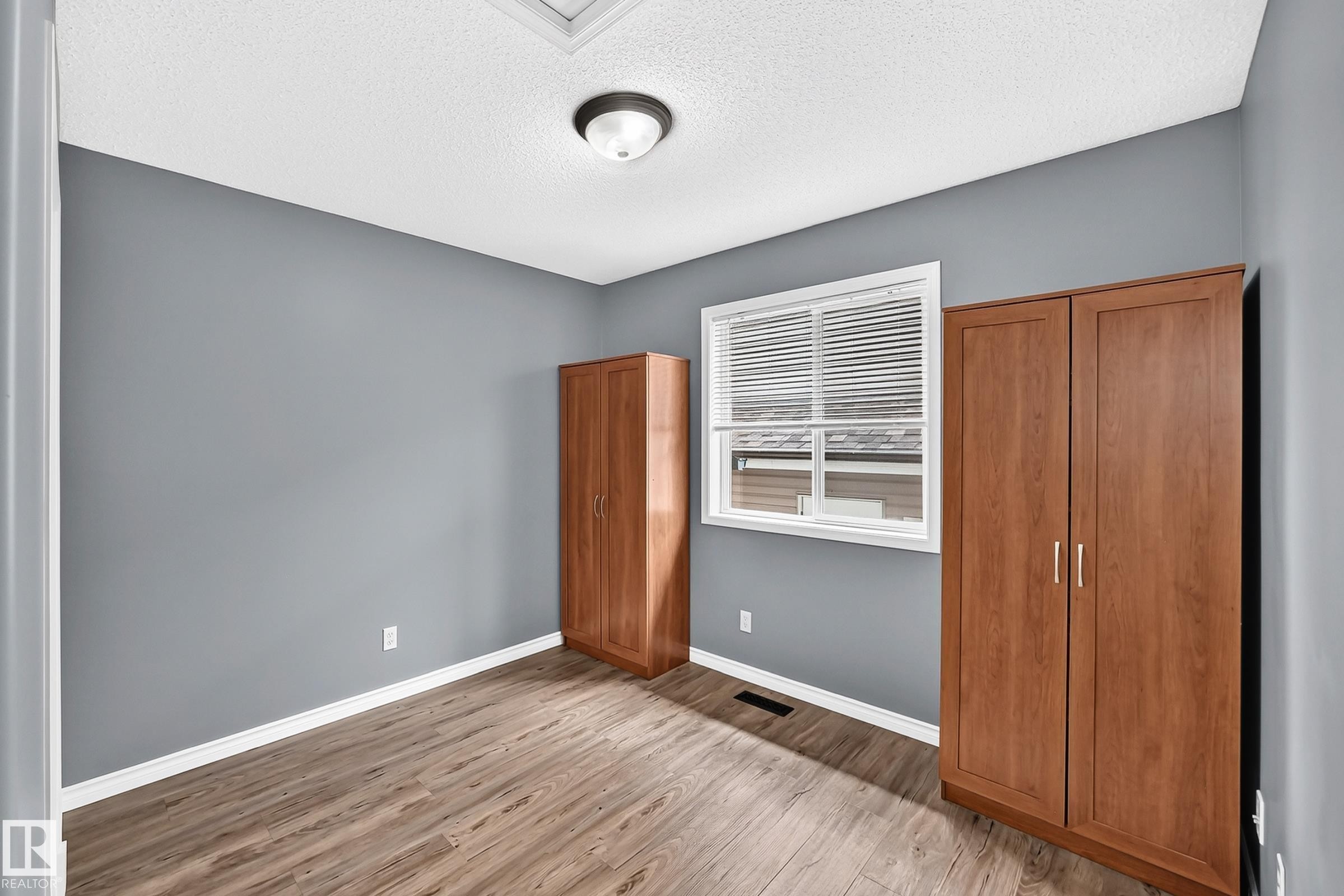 312 Gibb Close Nw, Edmonton, AB - Indoor Photo Showing Other Room