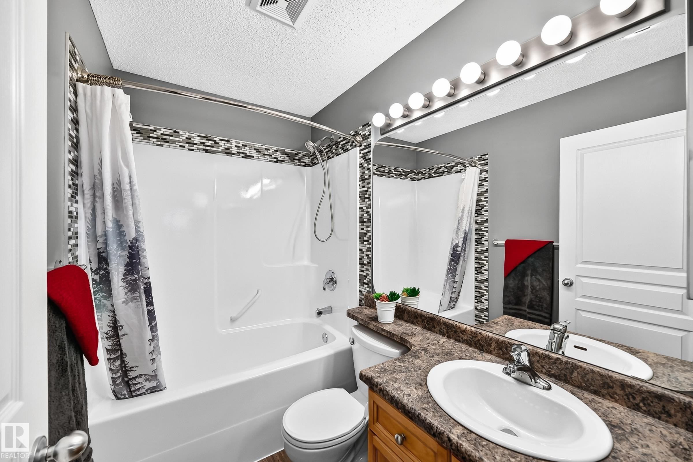 312 Gibb Close Nw, Edmonton, AB - Indoor Photo Showing Bathroom