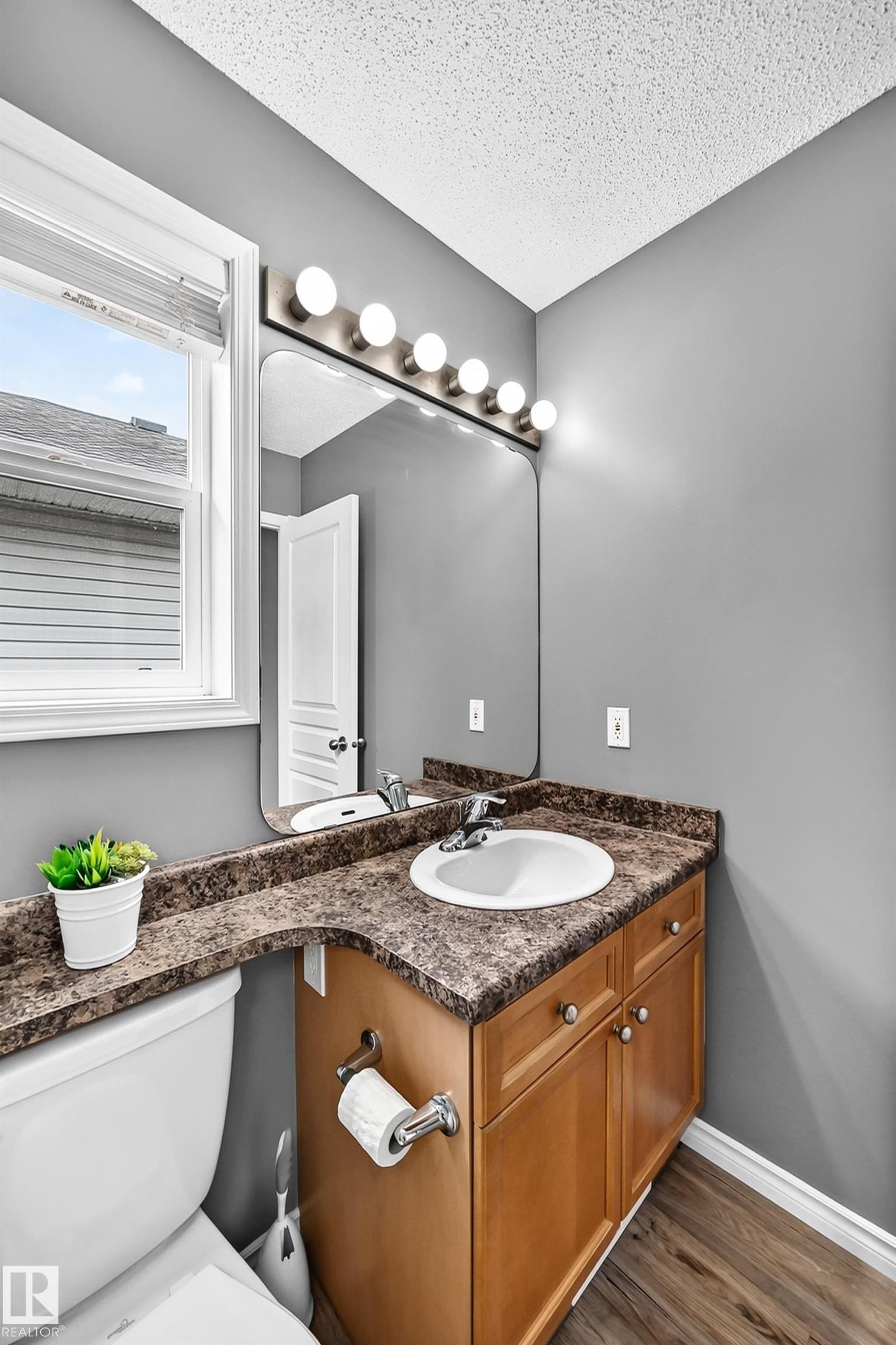 312 Gibb Close Nw, Edmonton, AB - Indoor Photo Showing Bathroom
