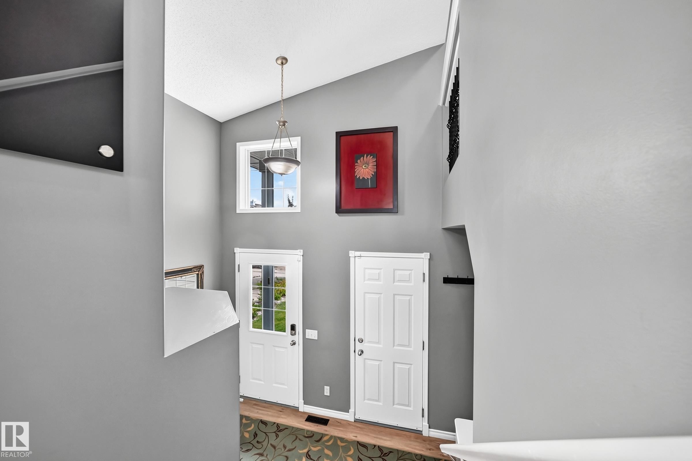 312 Gibb Close Nw, Edmonton, AB - Indoor Photo Showing Other Room