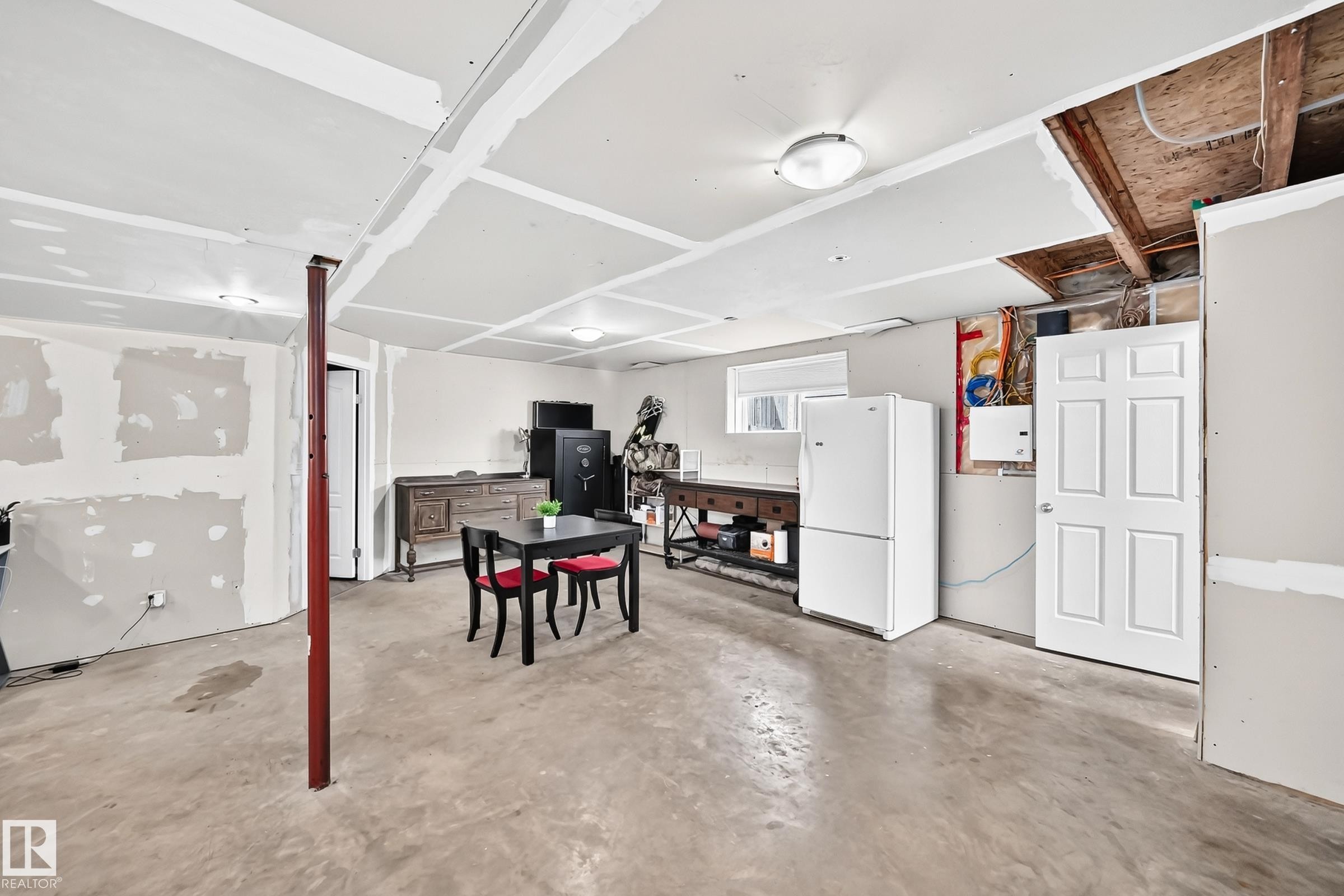 312 Gibb Close Nw, Edmonton, AB - Indoor