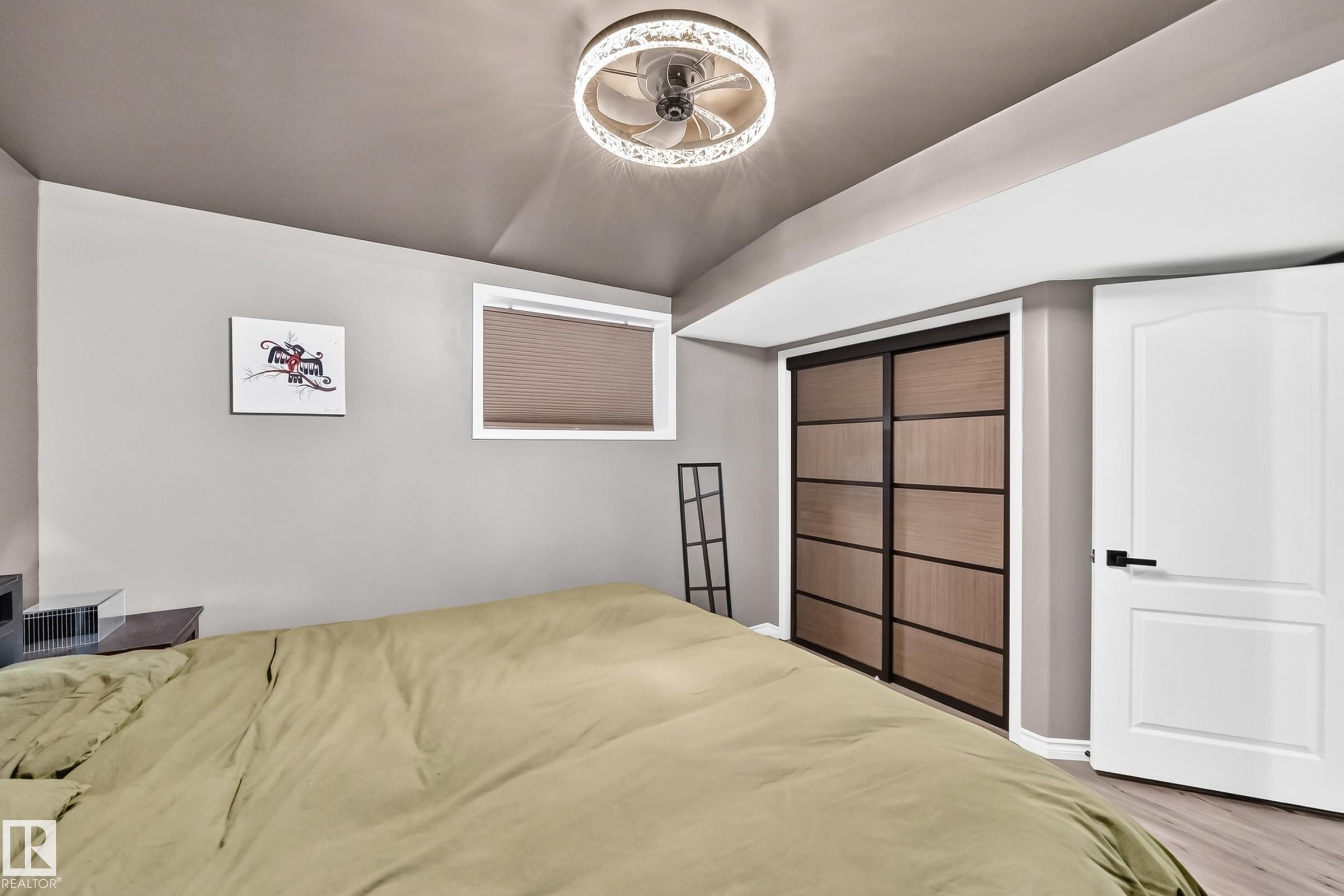 312 Gibb Close Nw, Edmonton, AB - Indoor Photo Showing Bedroom