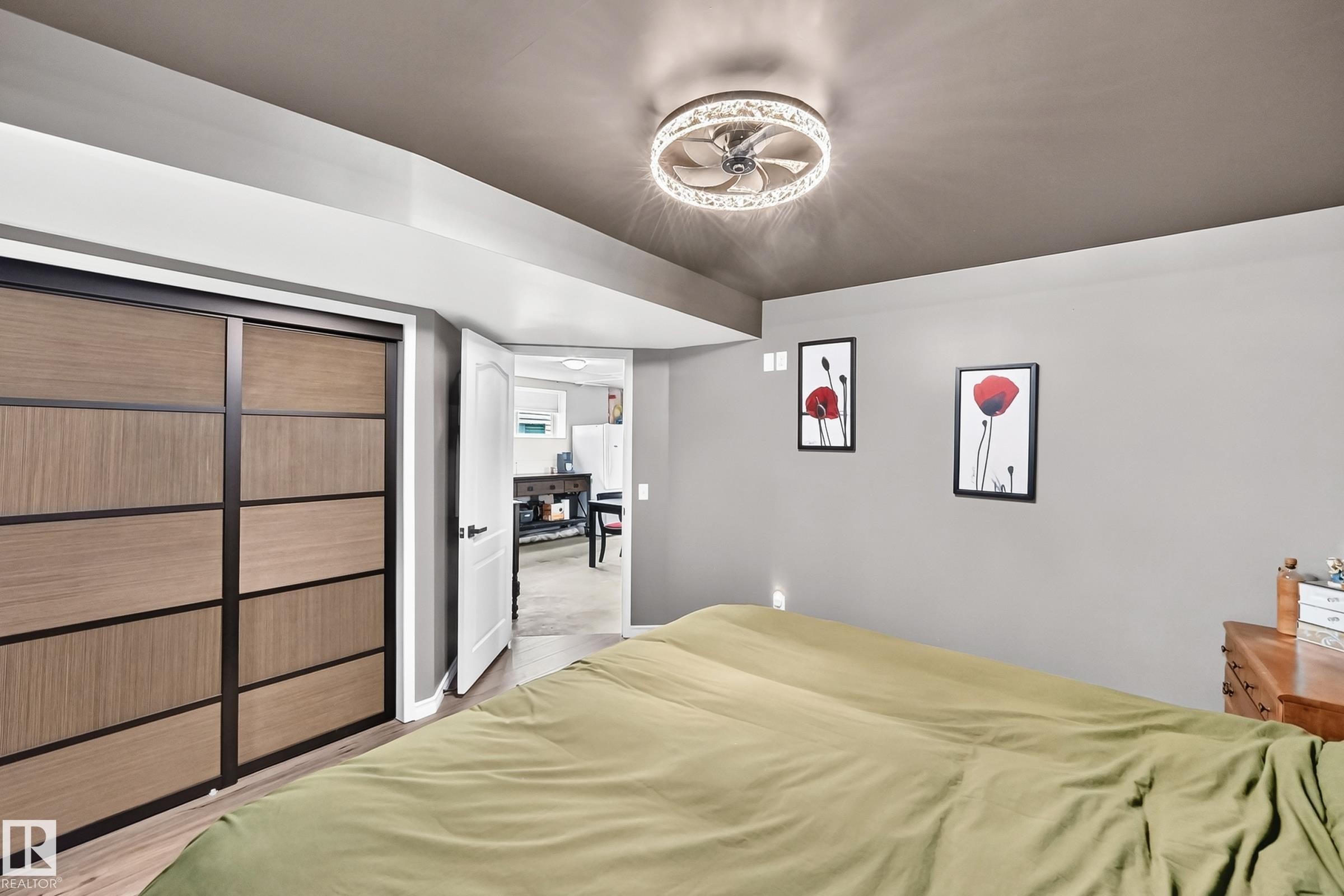 312 Gibb Close Nw, Edmonton, AB - Indoor Photo Showing Bedroom