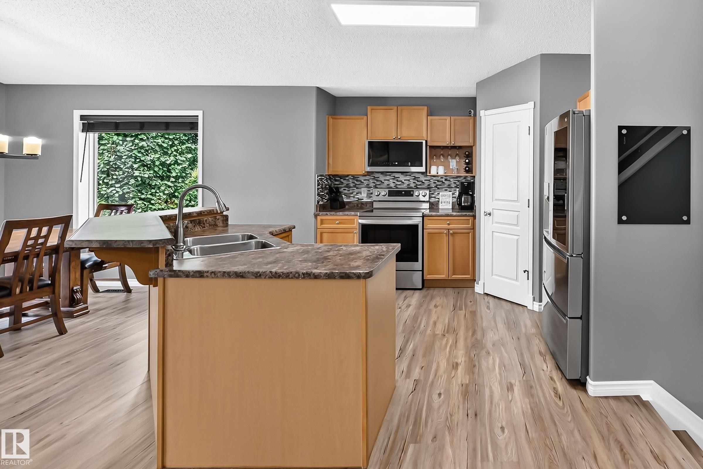 312 Gibb Close Nw, Edmonton, AB - Indoor Photo Showing Kitchen With Double Sink
