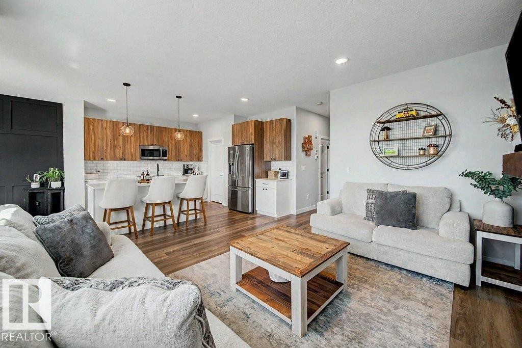 243 Brickyard Cove, Stony Plain, AB - Indoor Photo Showing Living Room