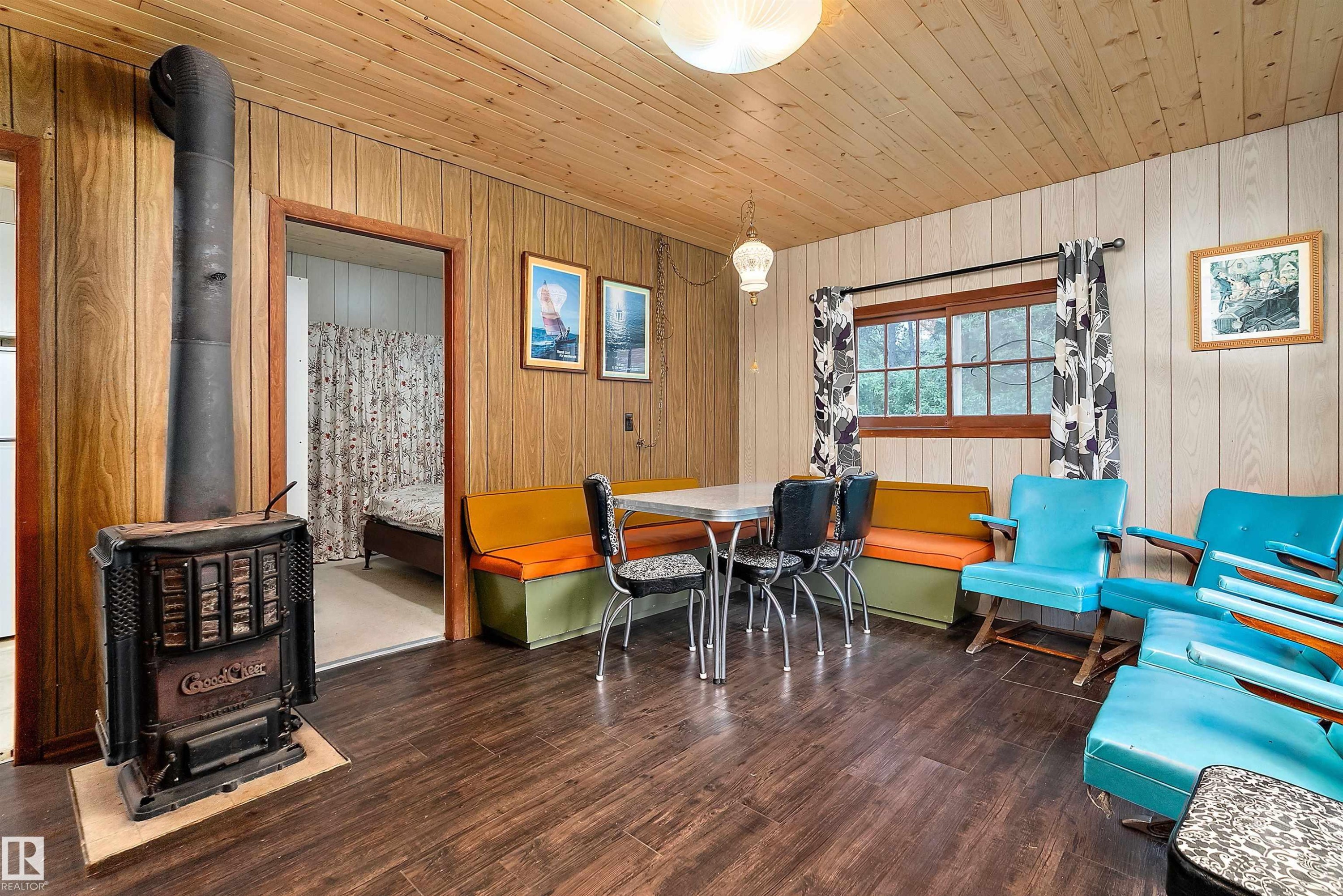 211 2Nd Avenue, Rural Wetaskiwin County, AB - Indoor