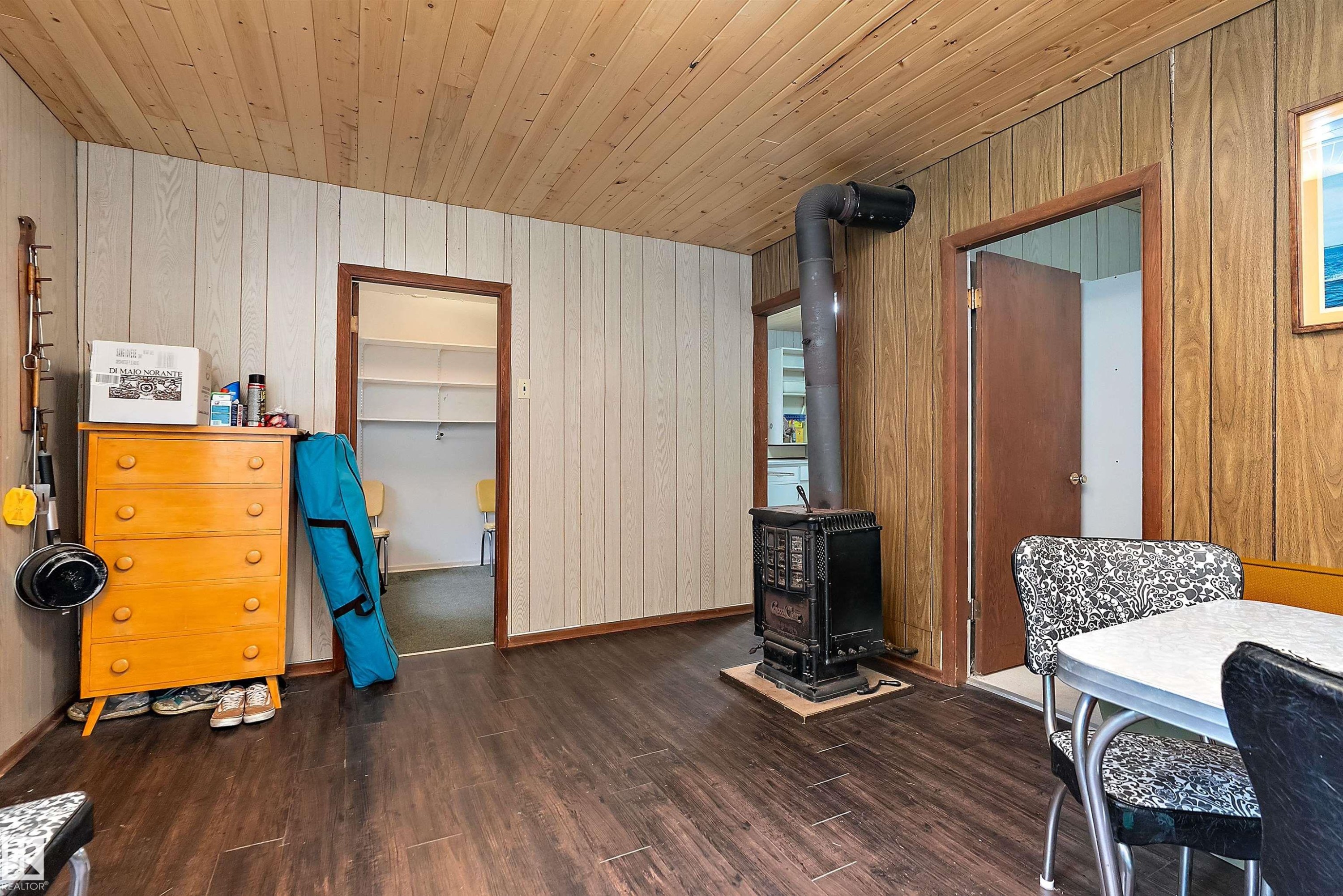 211 2Nd Avenue, Rural Wetaskiwin County, AB - Indoor