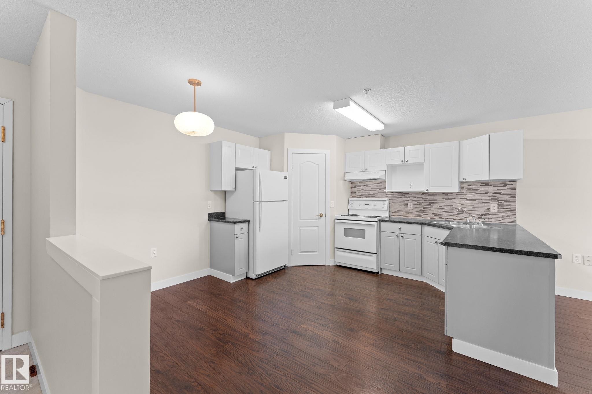 #243 13441 127 St Nw, Edmonton, AB - Indoor Photo Showing Kitchen