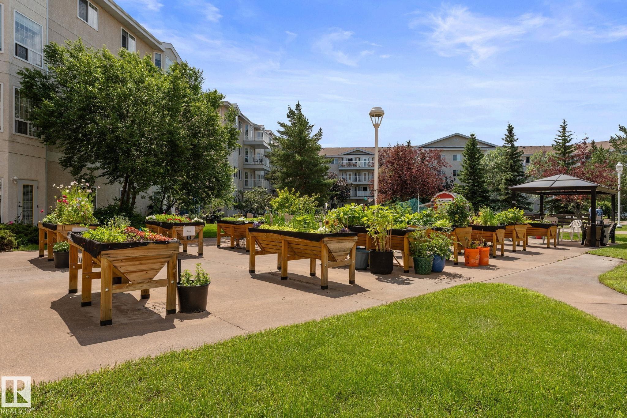 #243 13441 127 St Nw, Edmonton, AB - Outdoor