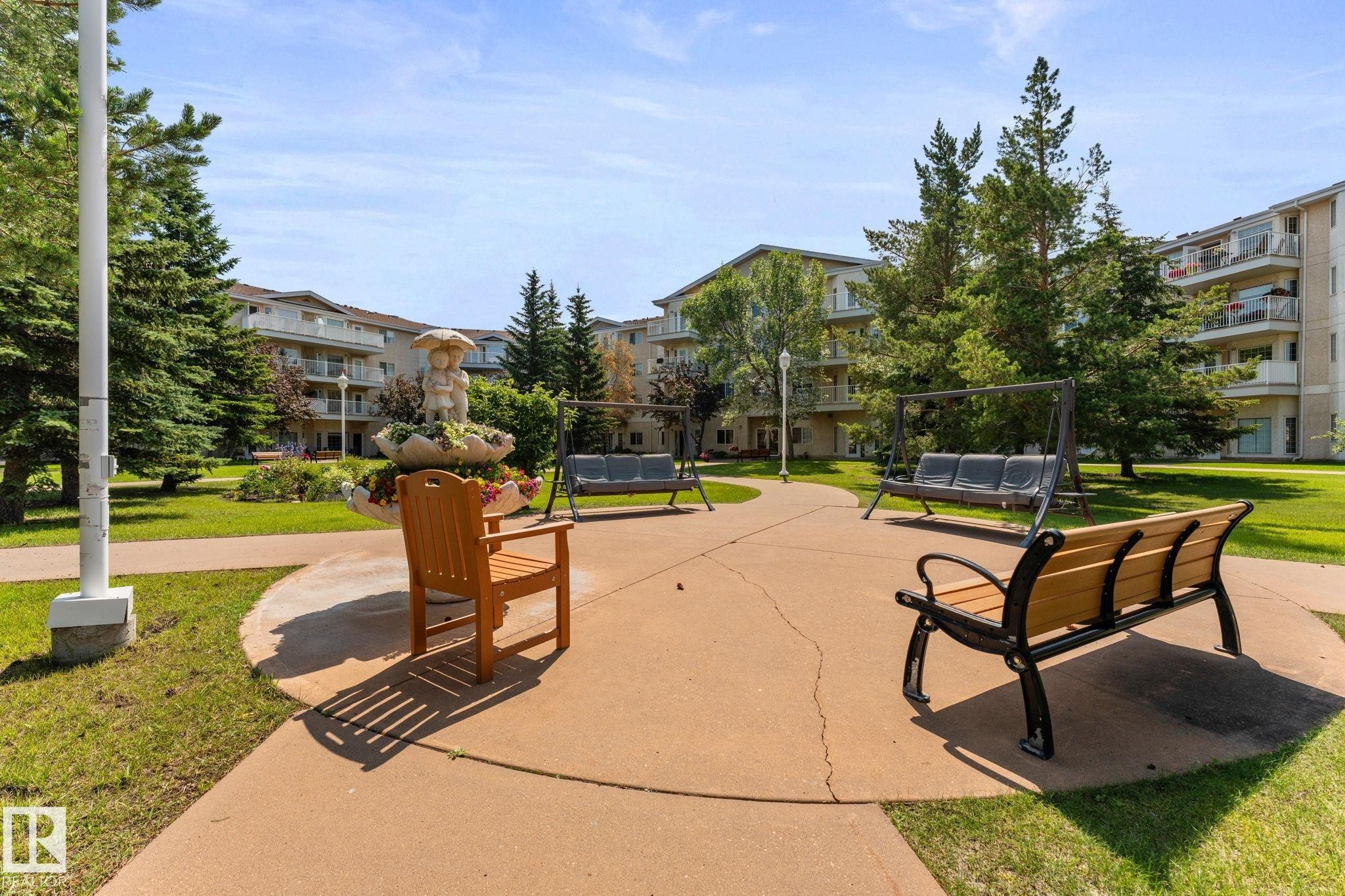 #243 13441 127 St Nw, Edmonton, AB - Outdoor
