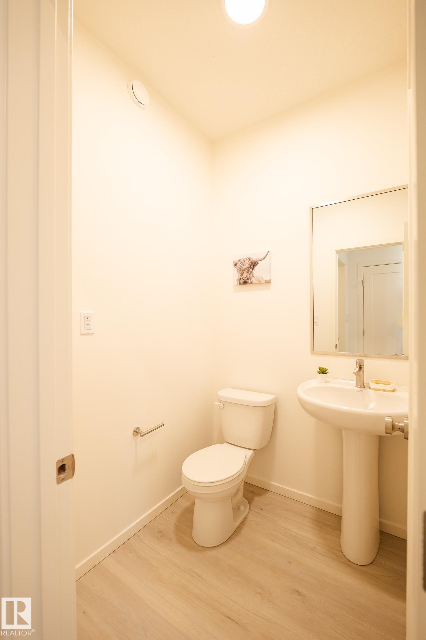7705 174A Avenue, Edmonton, AB - Indoor Photo Showing Bathroom