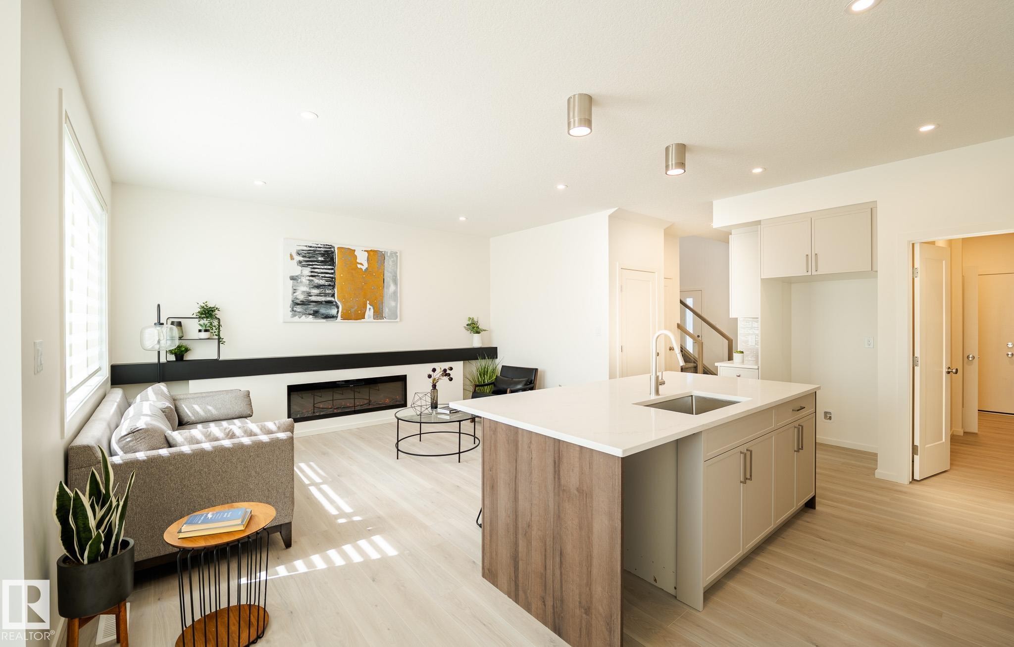 7705 174A Avenue, Edmonton, AB - Indoor Photo Showing Kitchen