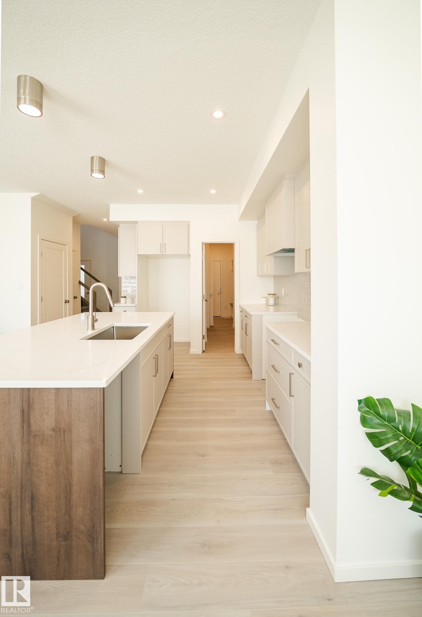7705 174A Avenue, Edmonton, AB - Indoor Photo Showing Kitchen