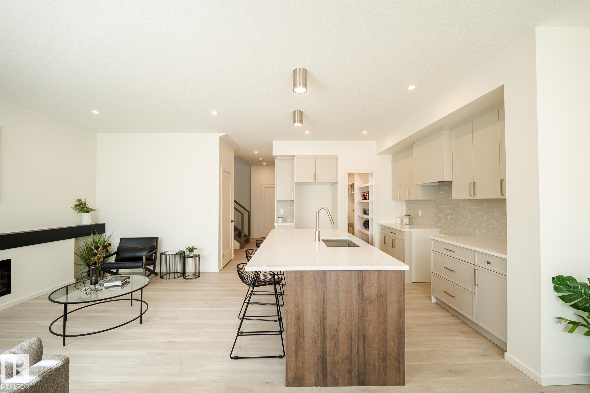 7705 174A Avenue, Edmonton, AB - Indoor Photo Showing Kitchen
