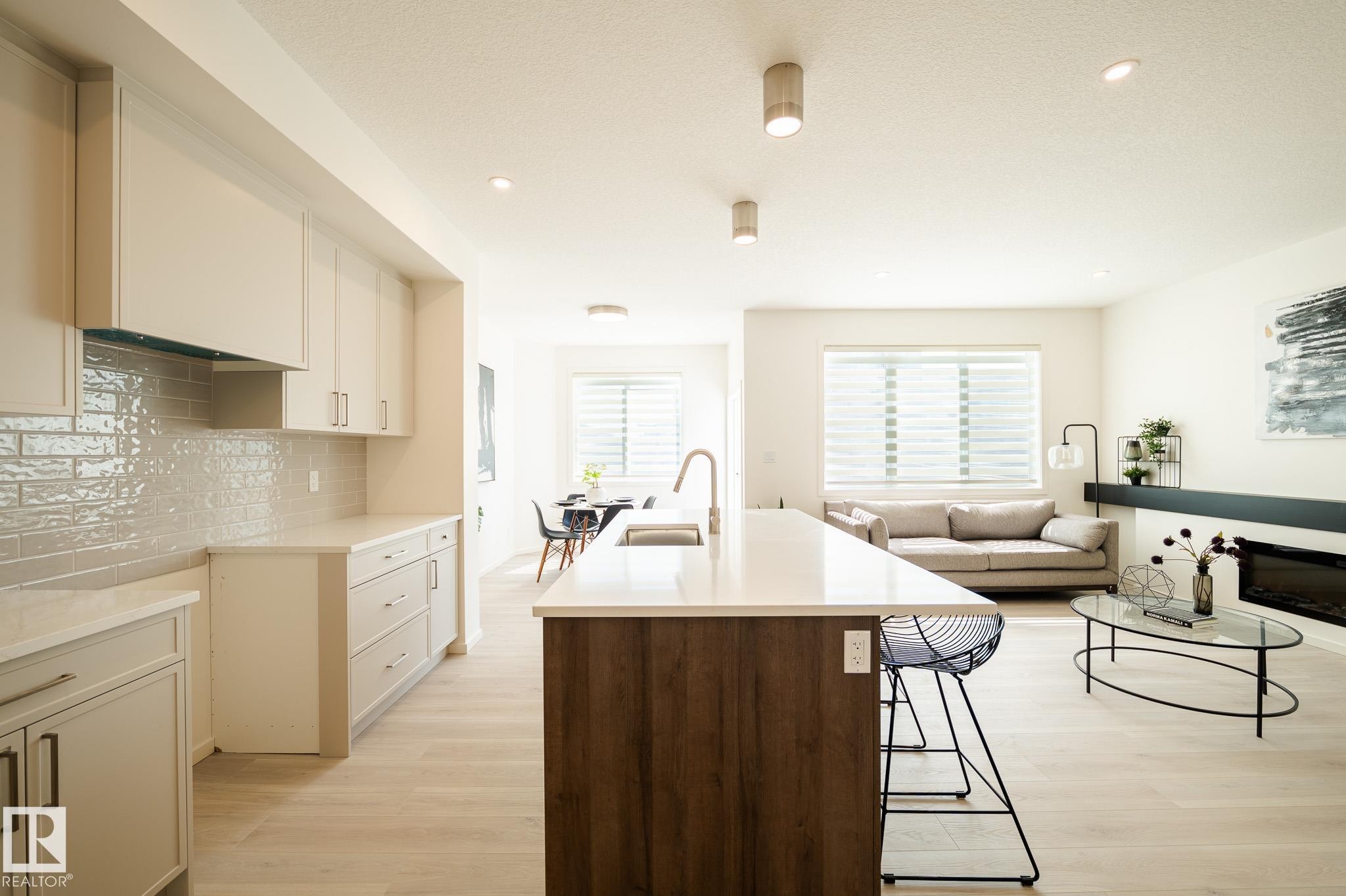 7705 174A Avenue, Edmonton, AB - Indoor Photo Showing Kitchen With Upgraded Kitchen