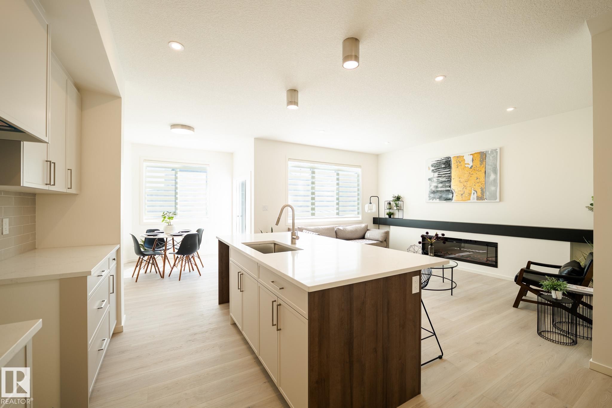 7705 174A Avenue, Edmonton, AB - Indoor Photo Showing Kitchen