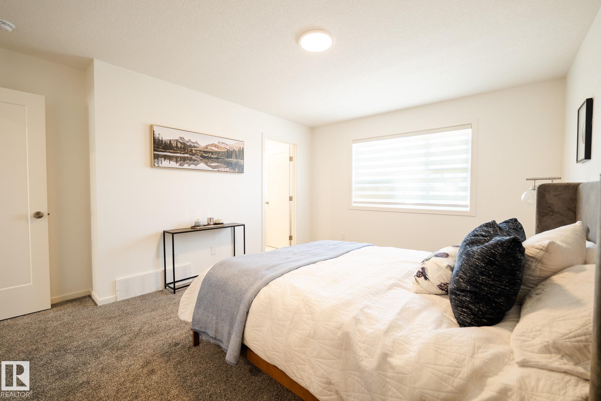 7705 174A Avenue, Edmonton, AB - Indoor Photo Showing Bedroom