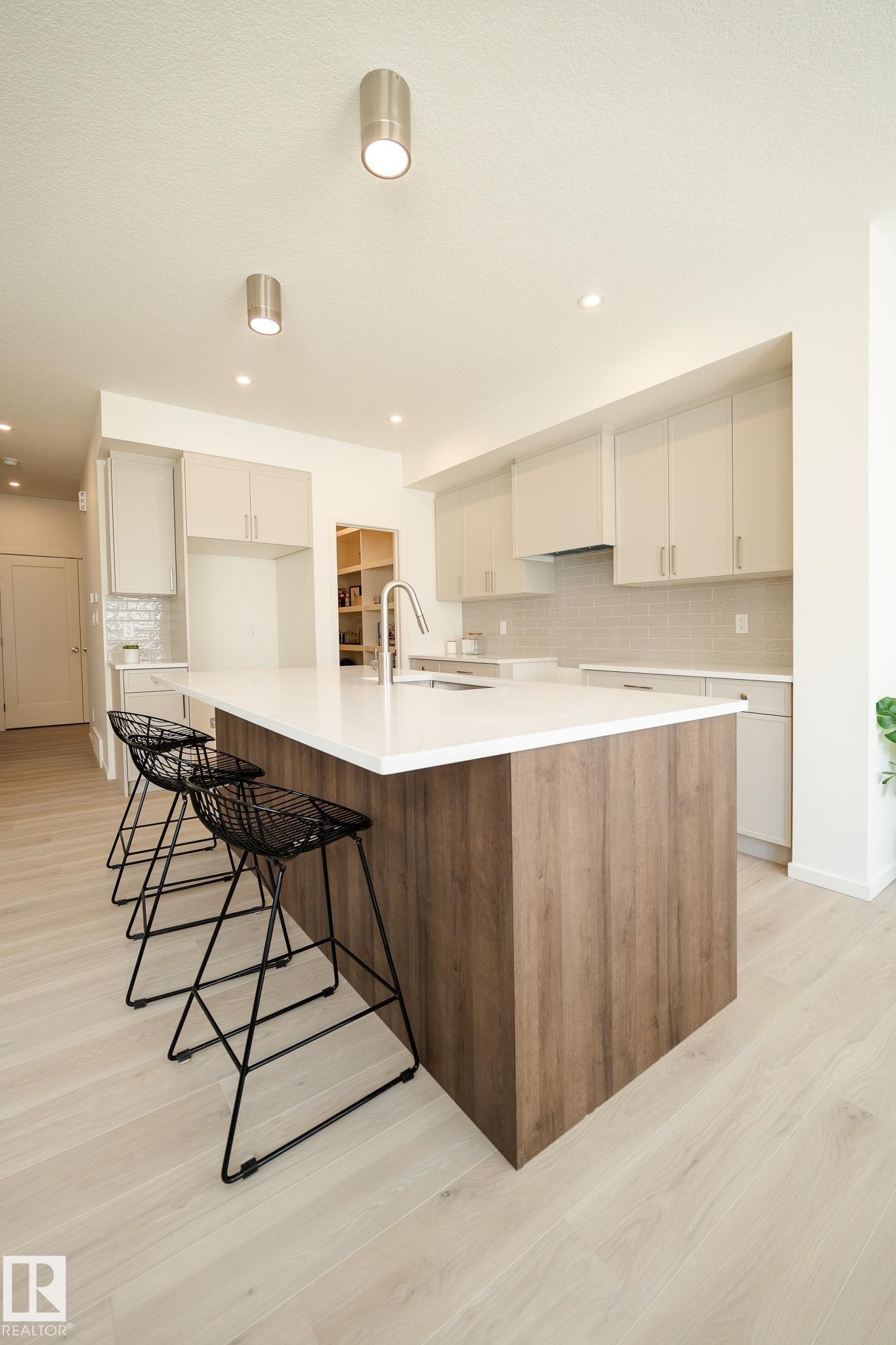 7705 174A Avenue, Edmonton, AB - Indoor Photo Showing Kitchen