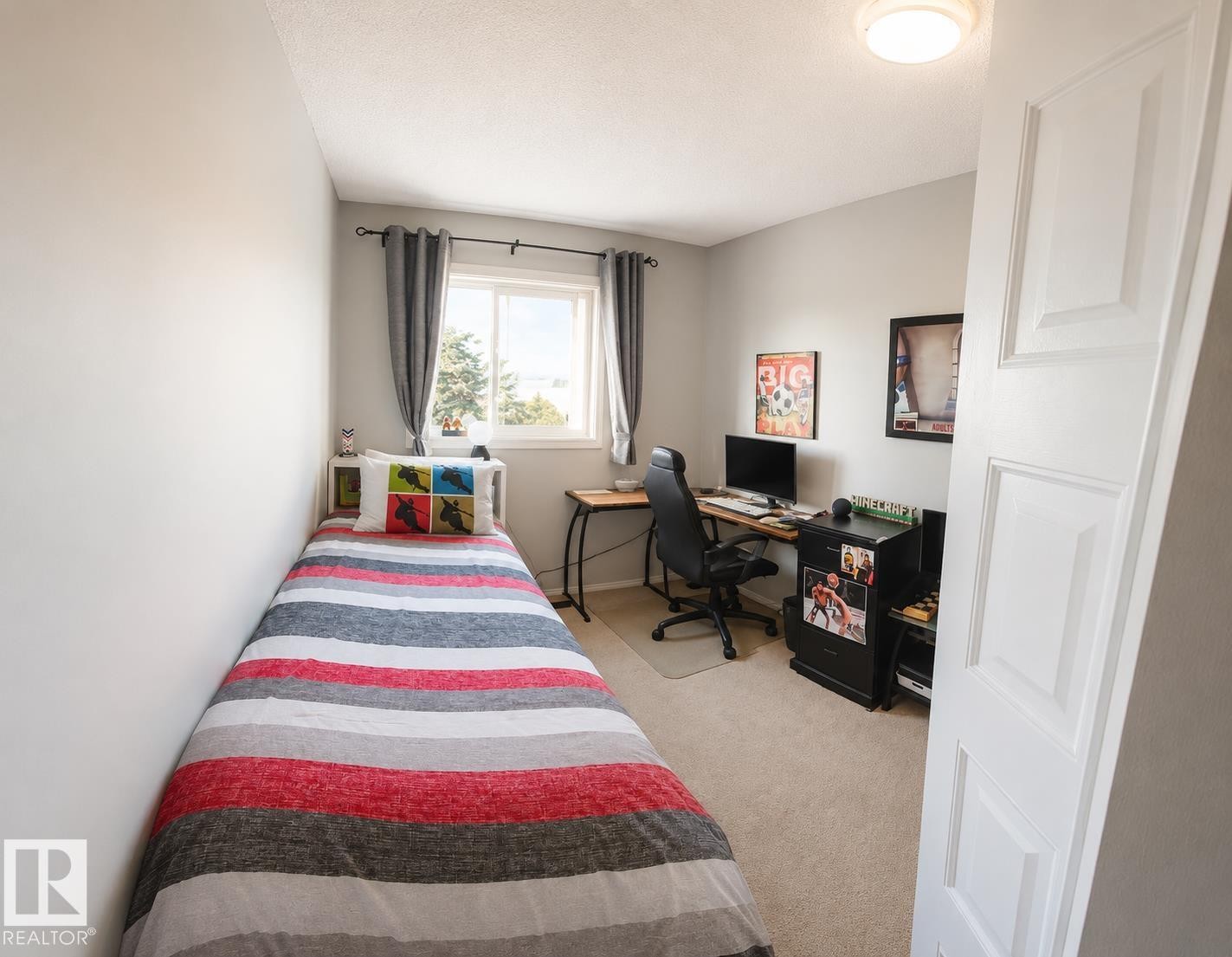 Bright room with neutral wall tones and a single window offering natural light - 1022 106 Street Nw, Edmonton, AB - Indoor Photo Showing Bedroom