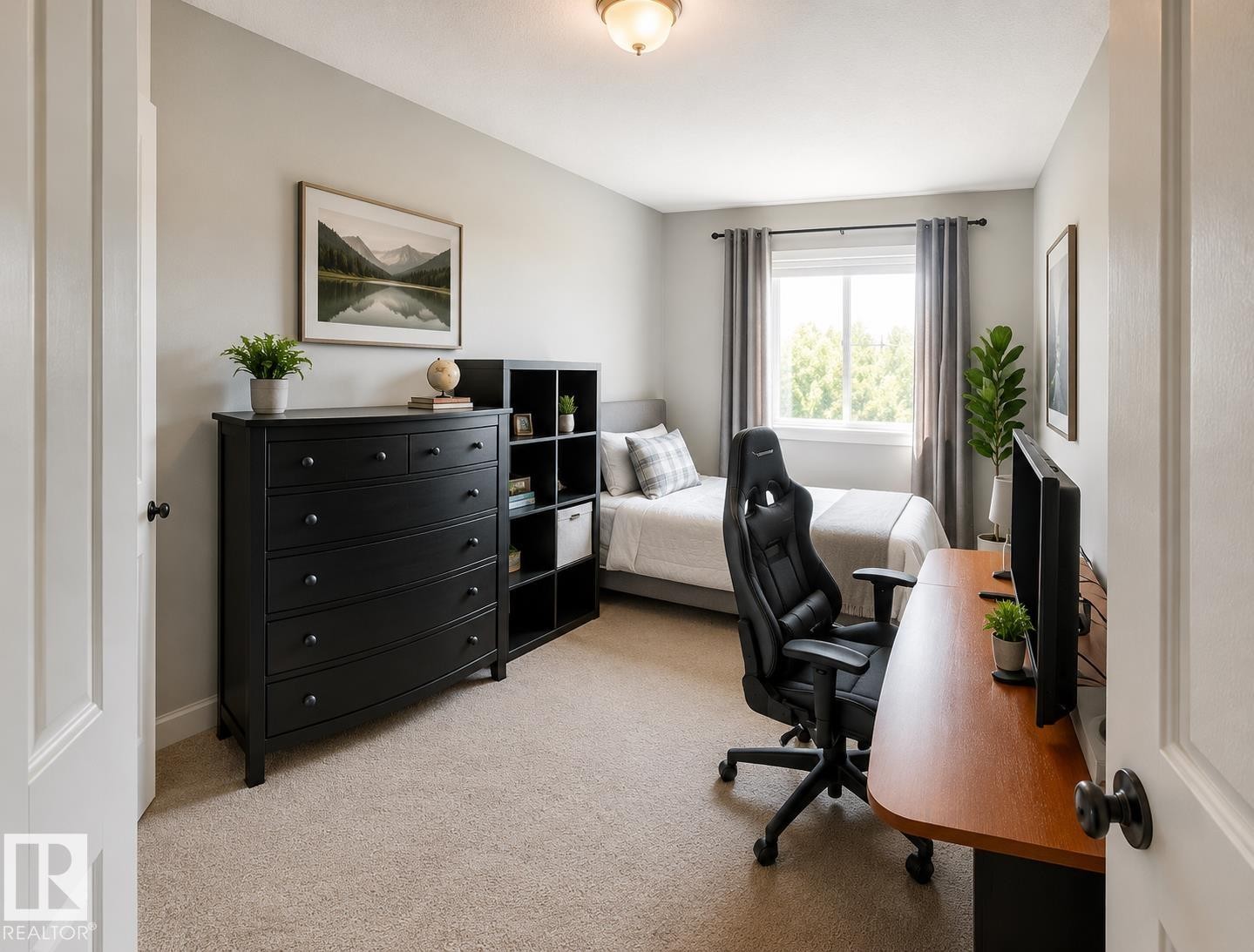 Neutral-toned bedroom featuring a light gray wall color, a single window with gray curtains, recessed lighting, and beige carpeting - 1022 106 Street Nw, Edmonton, AB - Indoor
