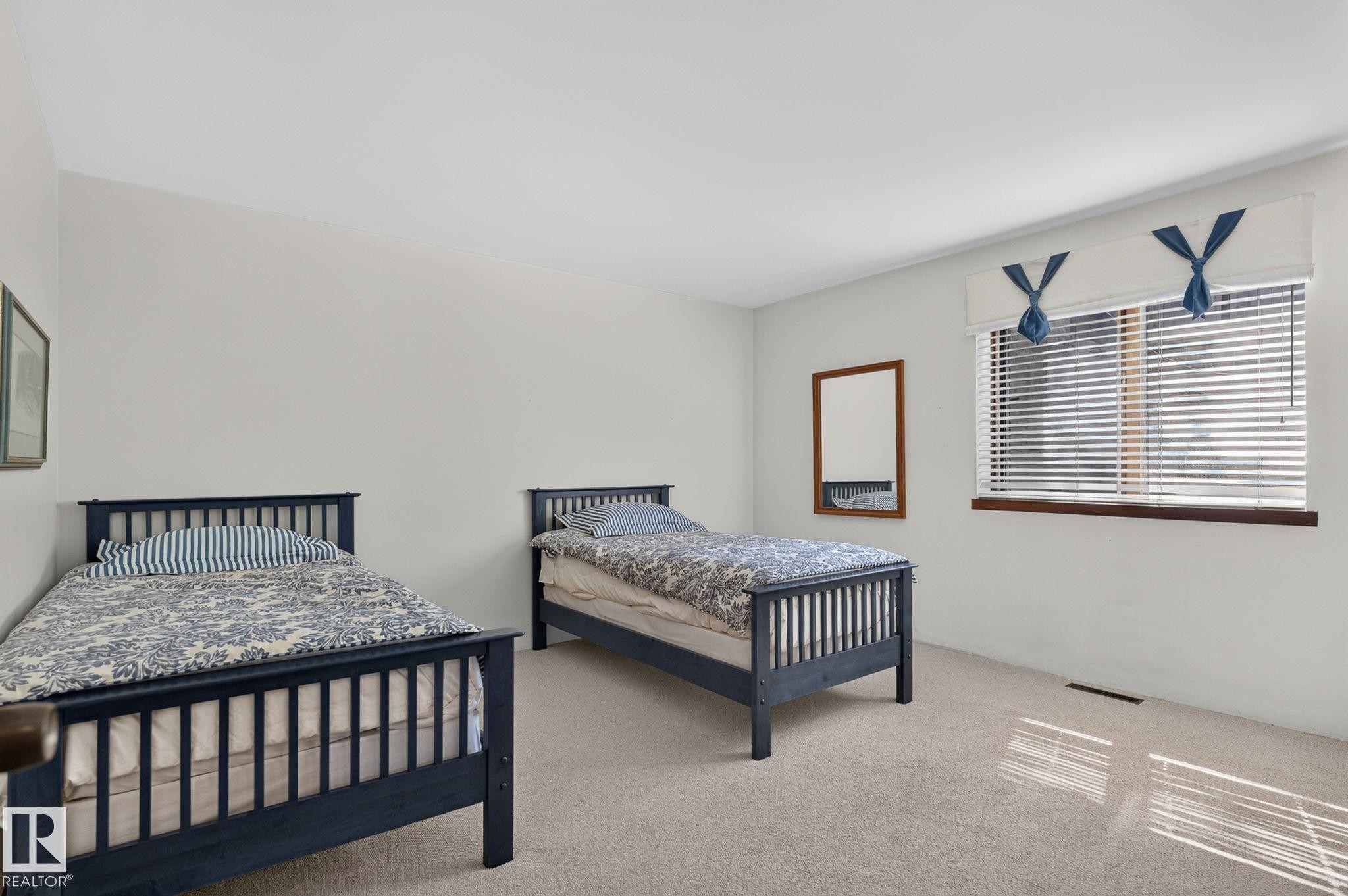 59 Westbrook Drive Nw, Edmonton, AB - Indoor Photo Showing Bedroom