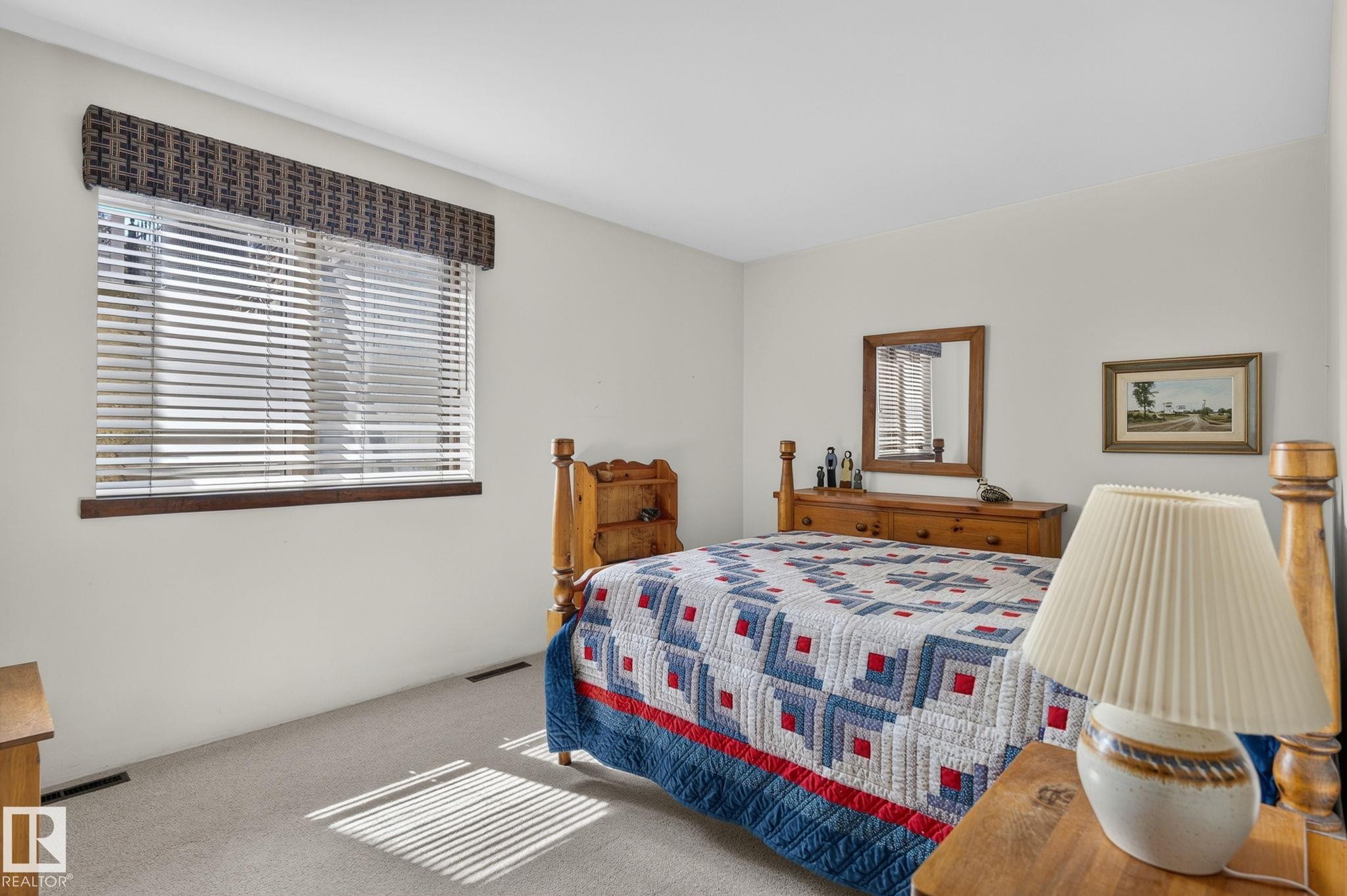59 Westbrook Drive Nw, Edmonton, AB - Indoor Photo Showing Bedroom