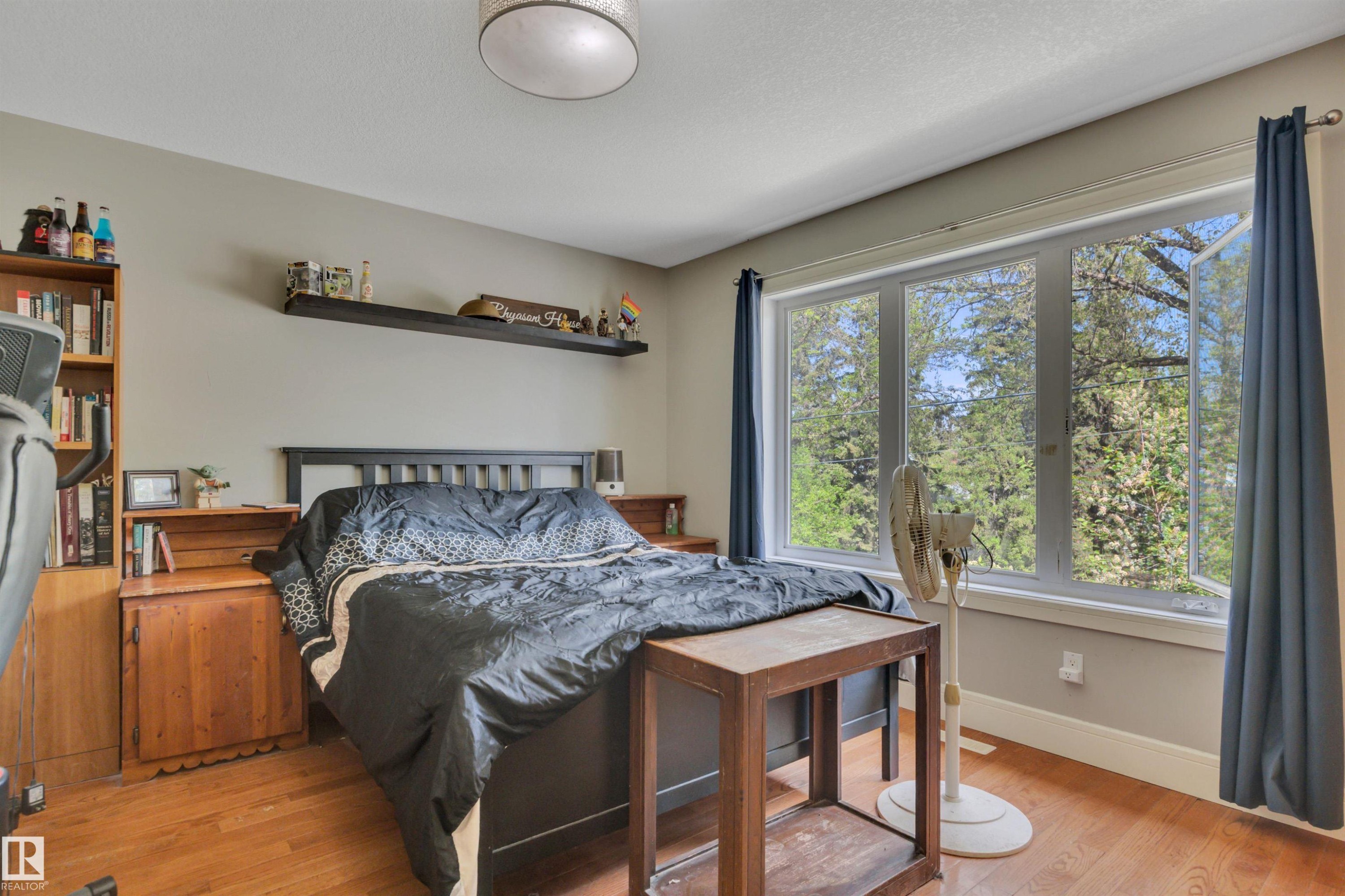 12205 112 Avenue, Edmonton, AB - Indoor Photo Showing Bedroom