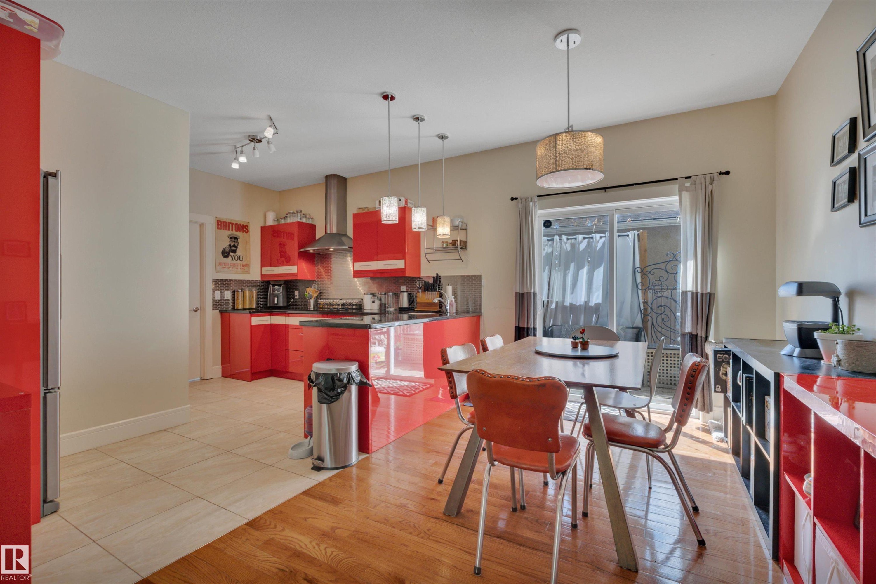 12205 112 Avenue, Edmonton, AB - Indoor Photo Showing Dining Room