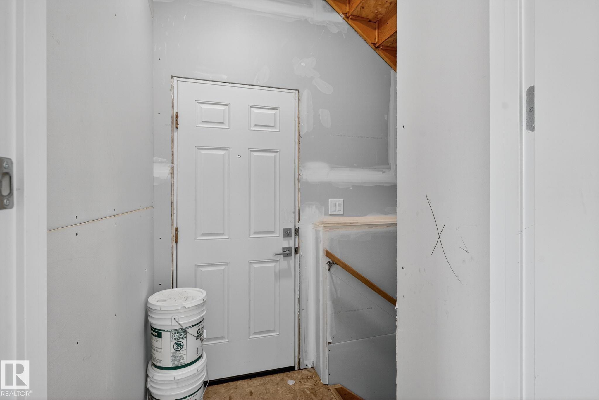 Image quality insufficient for description - 264 Orchards Boulevard Sw, Edmonton, AB - Indoor Photo Showing Other Room