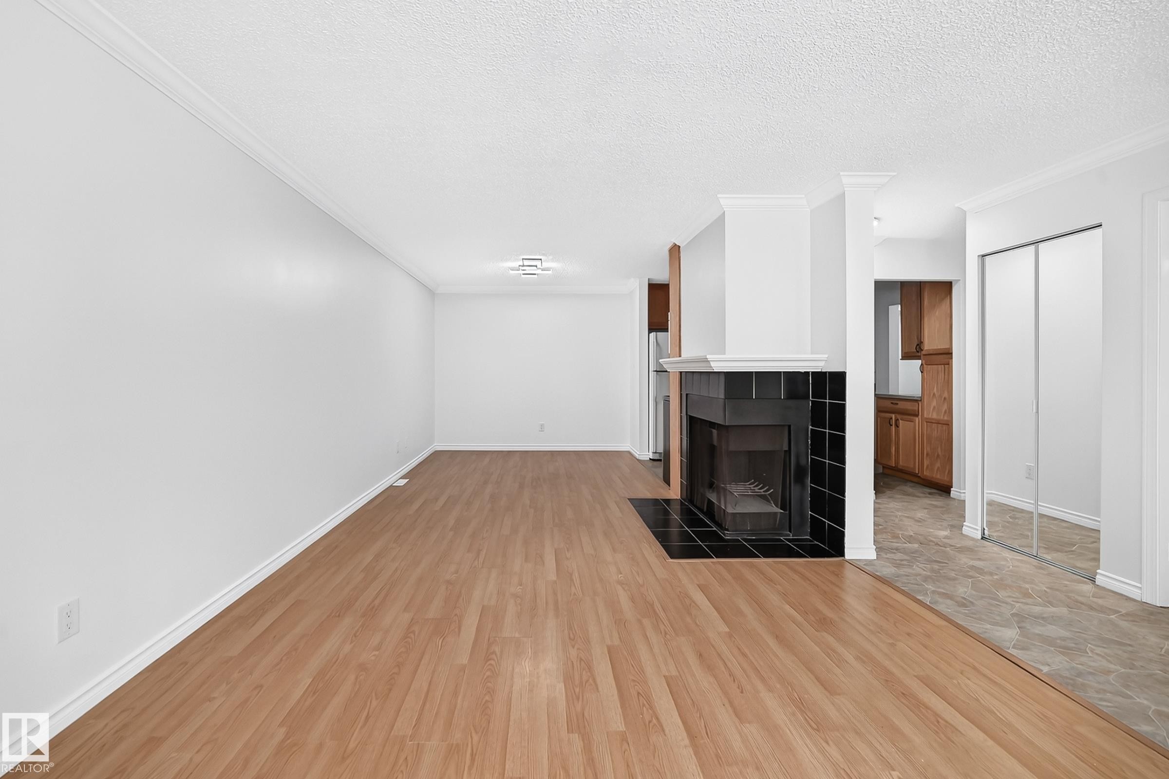 #40 3111 142 Av Nw, Edmonton, AB - Indoor With Fireplace