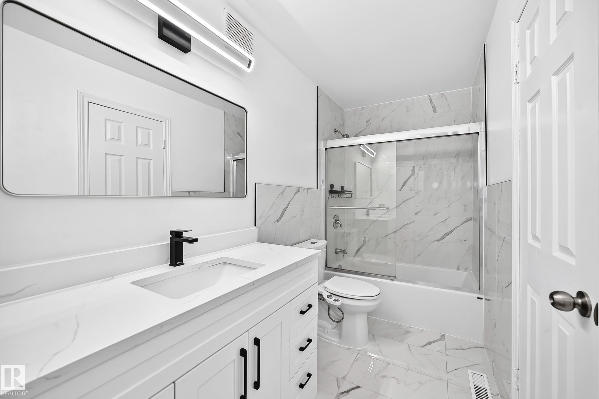 #40 3111 142 Av Nw, Edmonton, AB - Indoor Photo Showing Bathroom