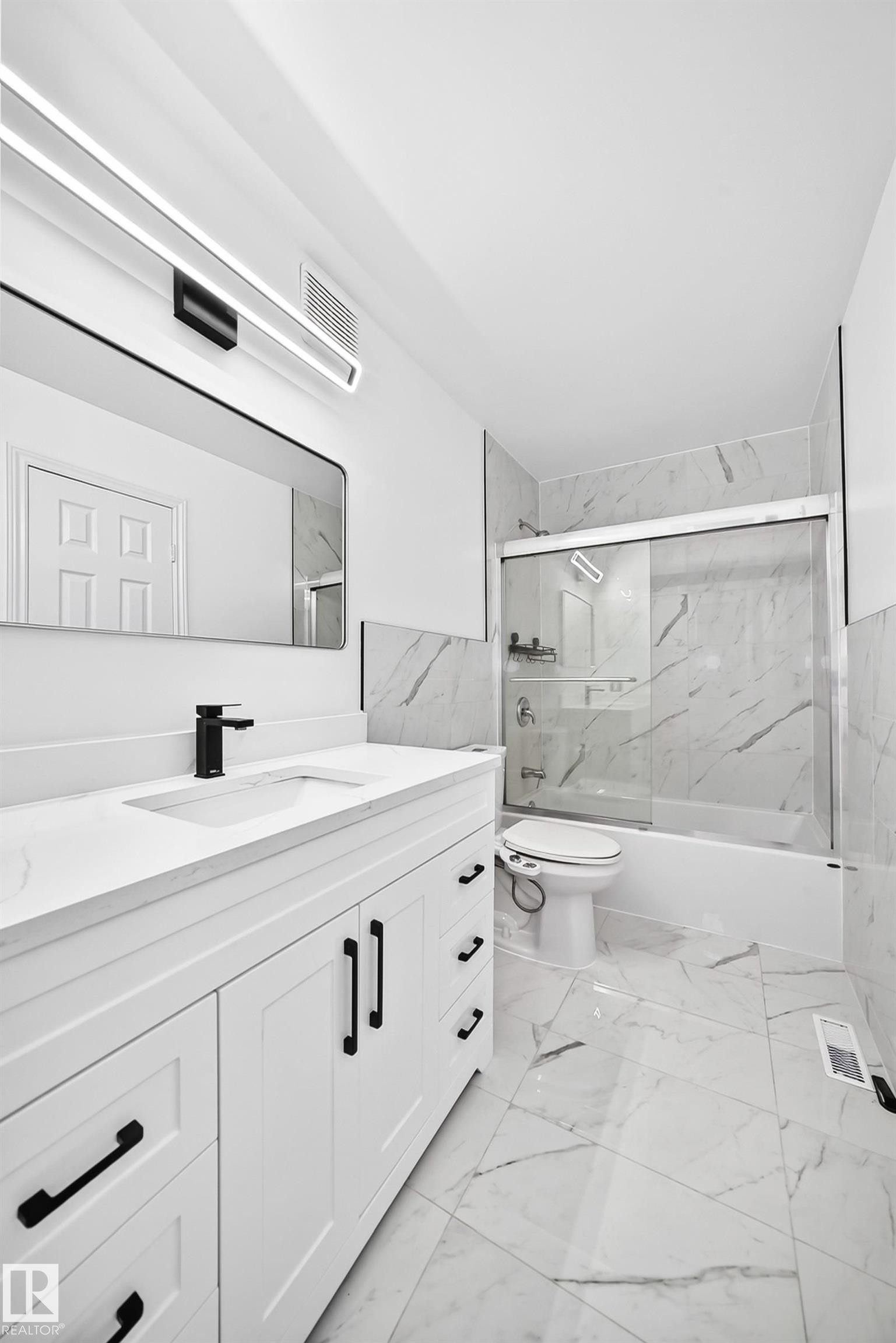 #40 3111 142 Av Nw, Edmonton, AB - Indoor Photo Showing Bathroom