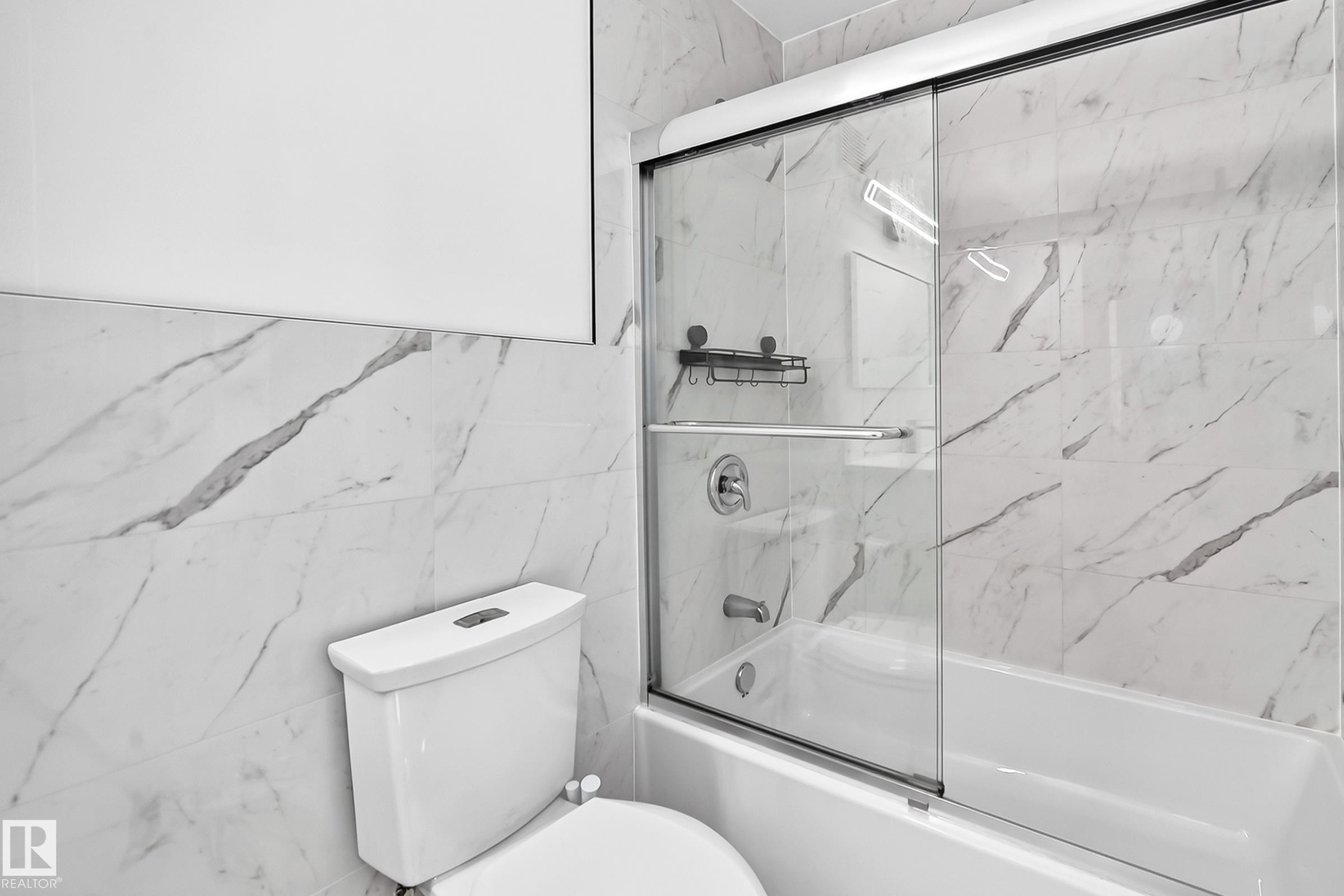 #40 3111 142 Av Nw, Edmonton, AB - Indoor Photo Showing Bathroom