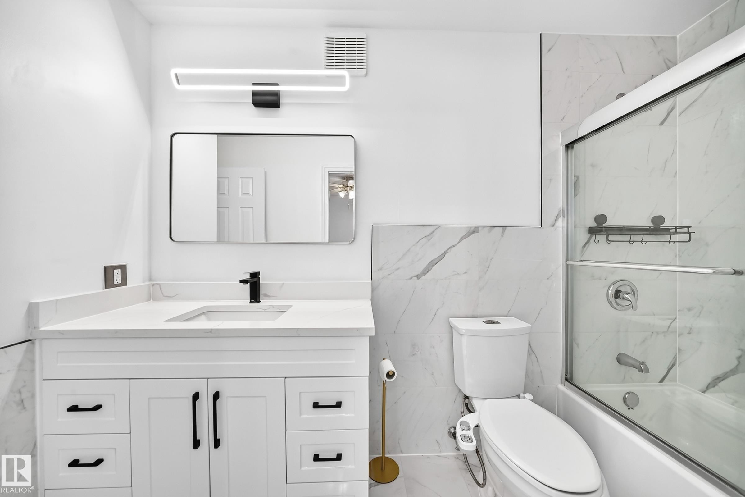 #40 3111 142 Av Nw, Edmonton, AB - Indoor Photo Showing Bathroom