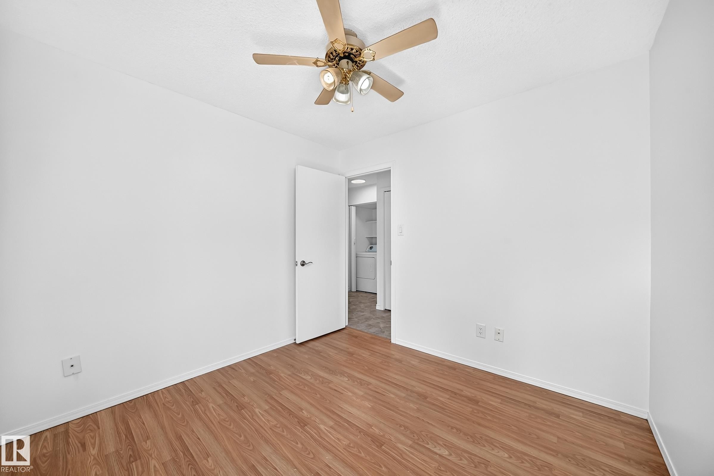 #40 3111 142 Av Nw, Edmonton, AB - Indoor Photo Showing Other Room
