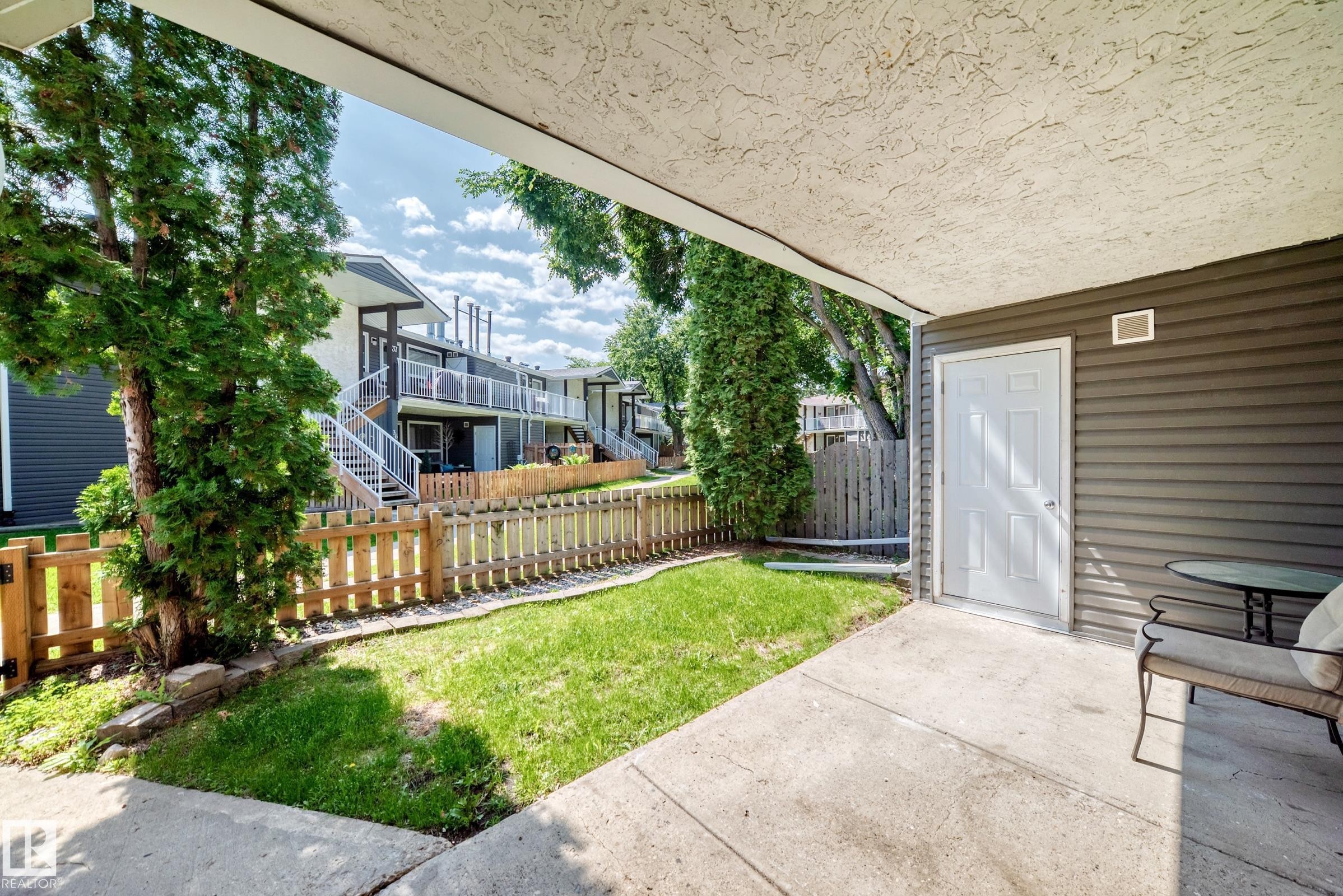 #40 3111 142 Av Nw, Edmonton, AB - Outdoor