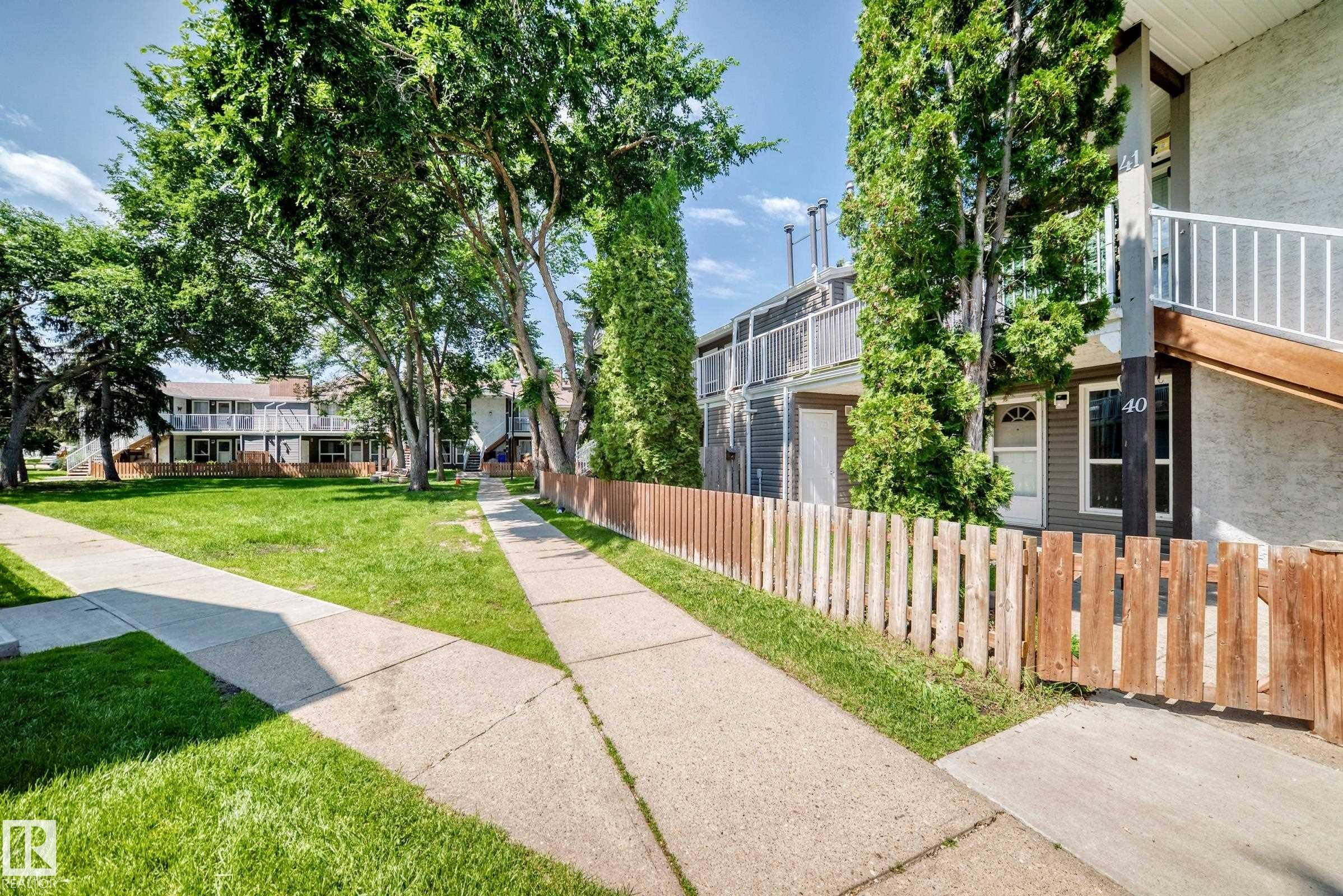 #40 3111 142 Av Nw, Edmonton, AB - Outdoor