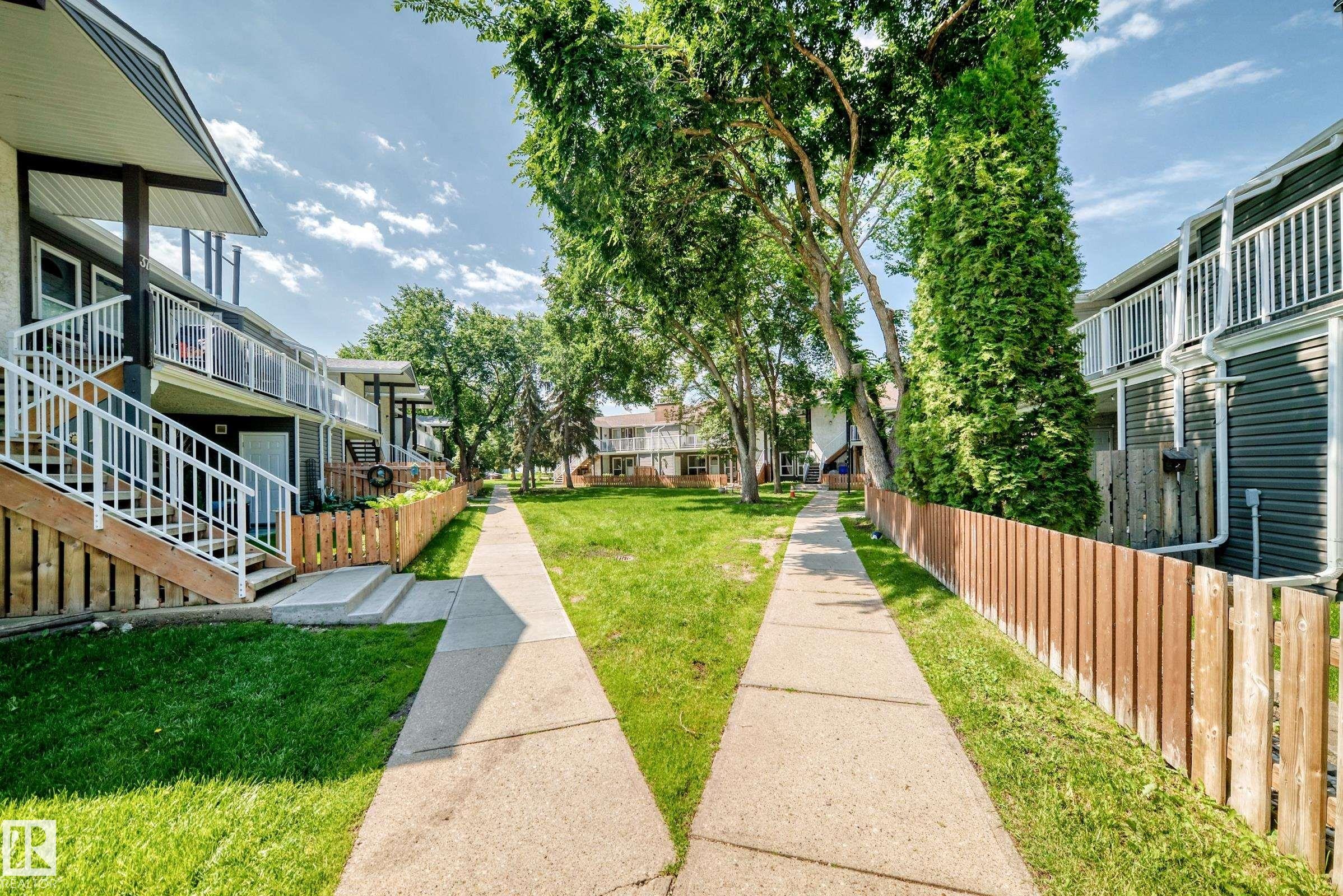 #40 3111 142 Av Nw, Edmonton, AB - Outdoor