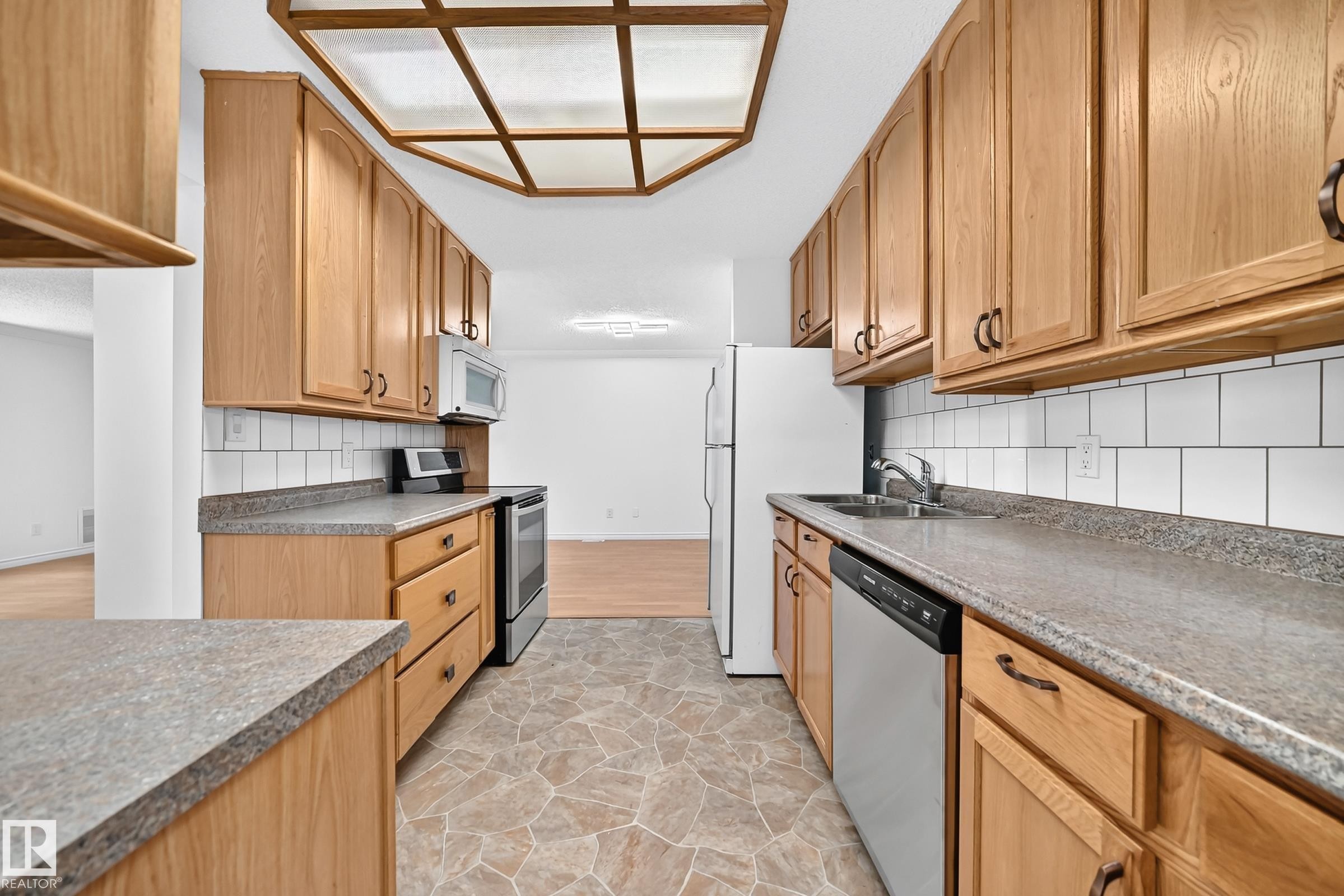 #40 3111 142 Av Nw, Edmonton, AB - Indoor Photo Showing Kitchen With Double Sink