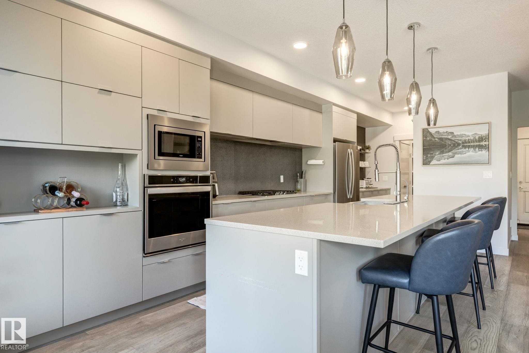 6805 Knox Loop Sw, Edmonton, AB - Indoor Photo Showing Kitchen With Upgraded Kitchen