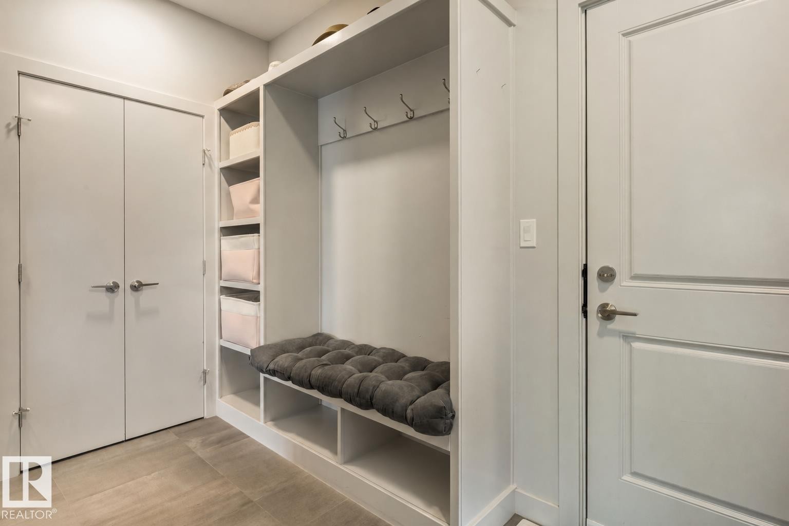 6805 Knox Loop Sw, Edmonton, AB - Indoor Photo Showing Other Room