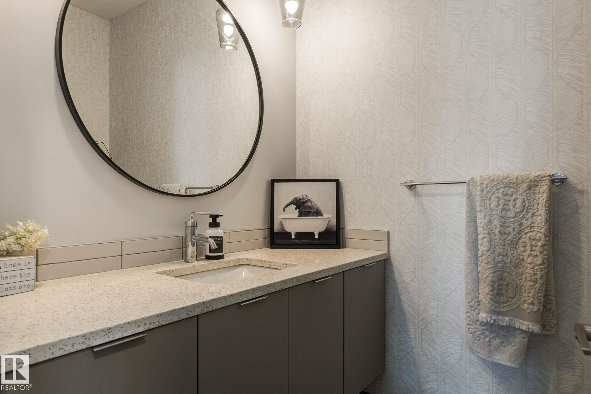 6805 Knox Loop Sw, Edmonton, AB - Indoor Photo Showing Bathroom