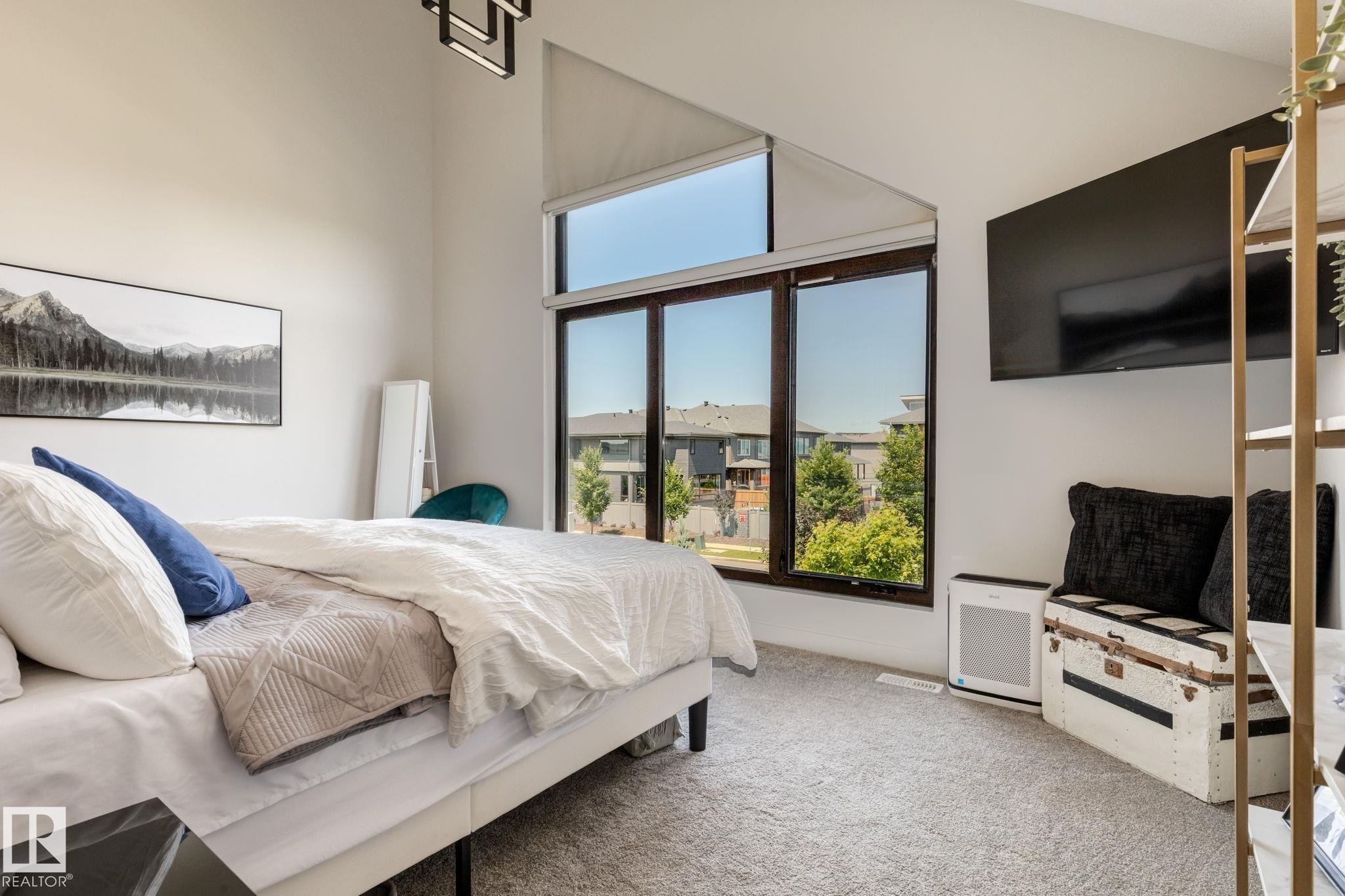 6805 Knox Loop Sw, Edmonton, AB - Indoor Photo Showing Bedroom