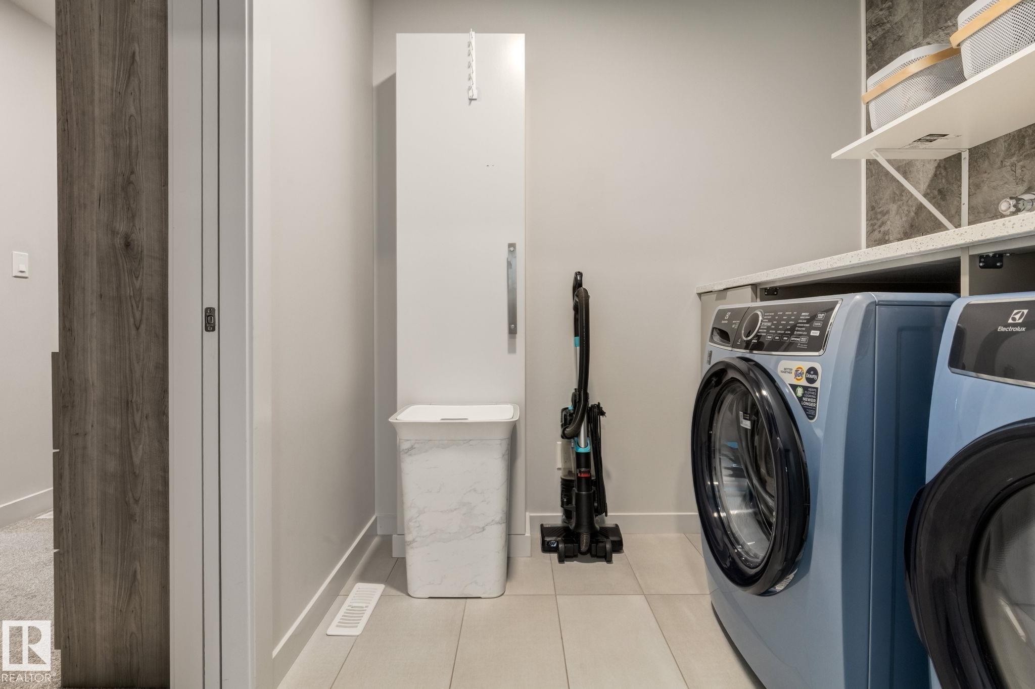 6805 Knox Loop Sw, Edmonton, AB - Indoor Photo Showing Laundry Room