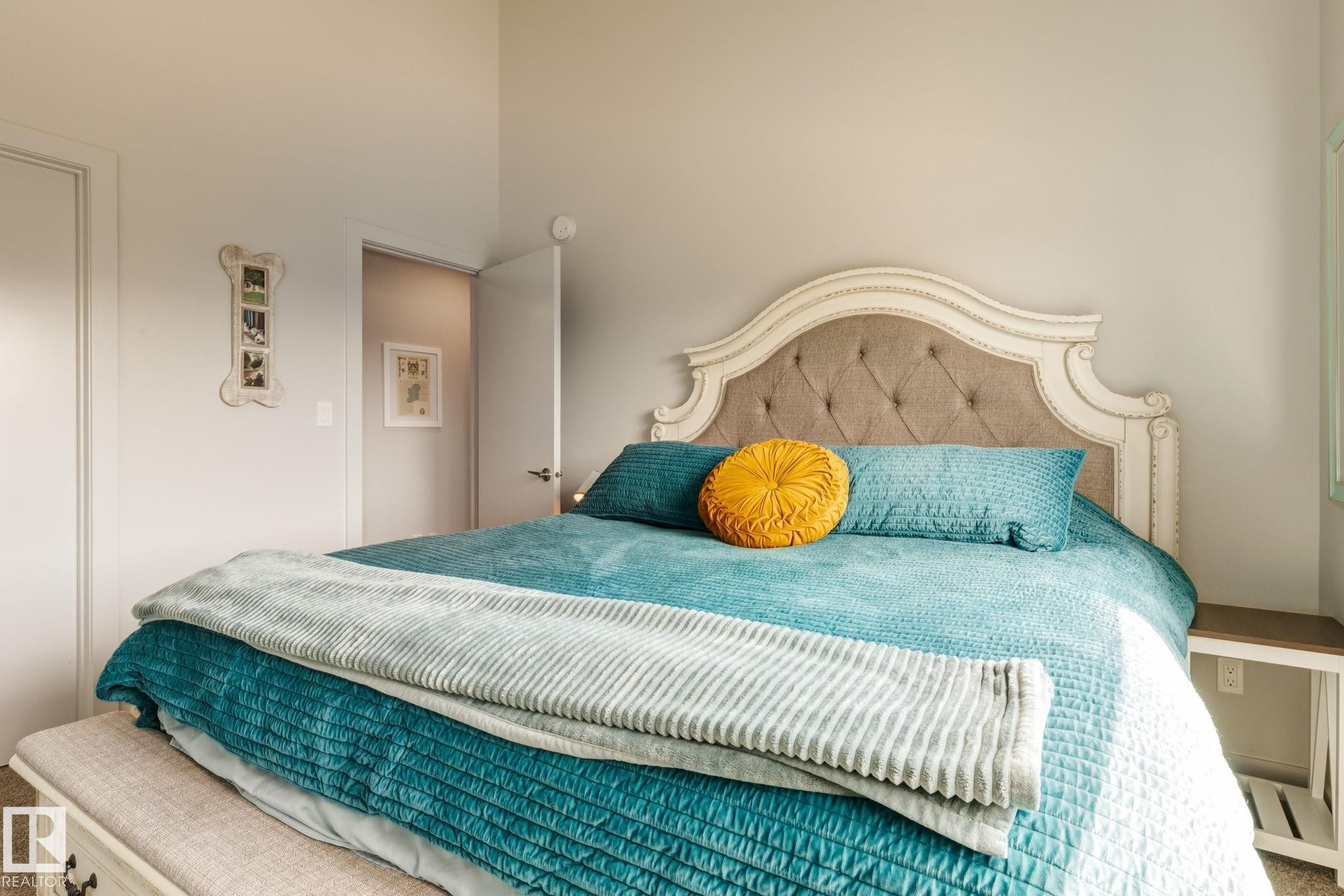 6805 Knox Loop Sw, Edmonton, AB - Indoor Photo Showing Bedroom