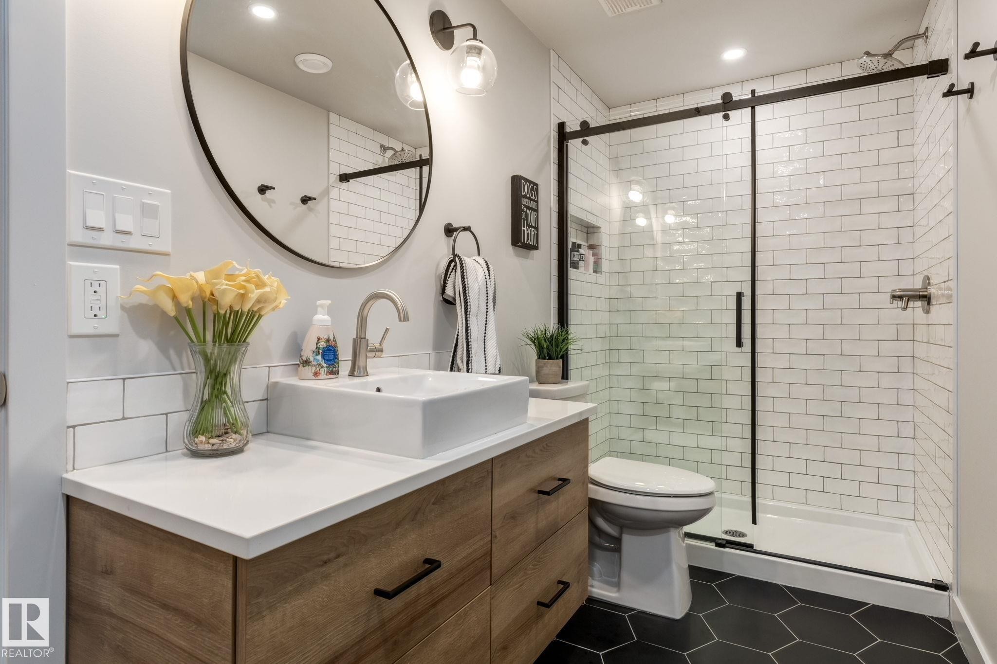 6805 Knox Loop Sw, Edmonton, AB - Indoor Photo Showing Bathroom