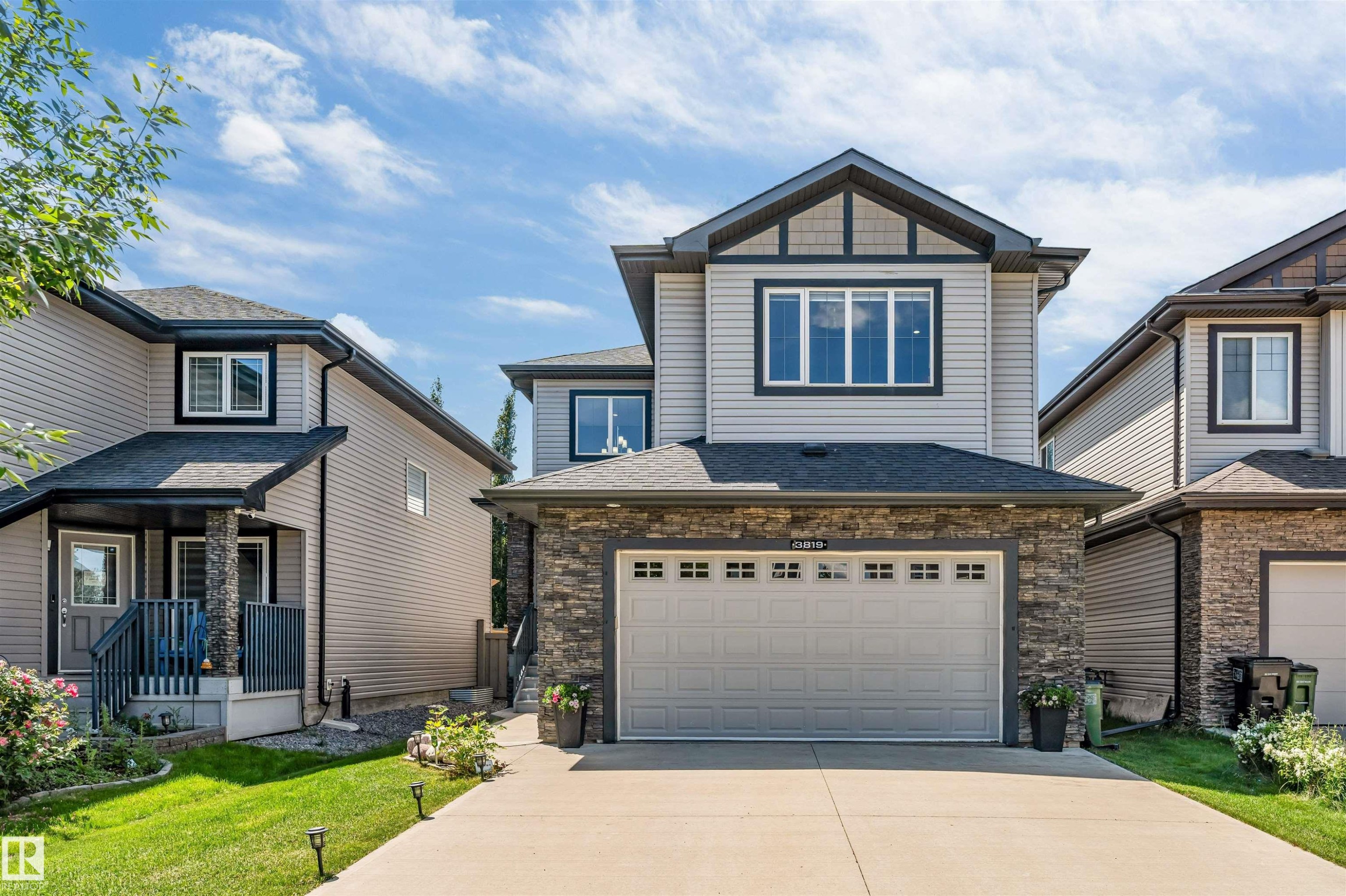 3819 Claxton Close Sw, Edmonton, AB - Outdoor With Facade