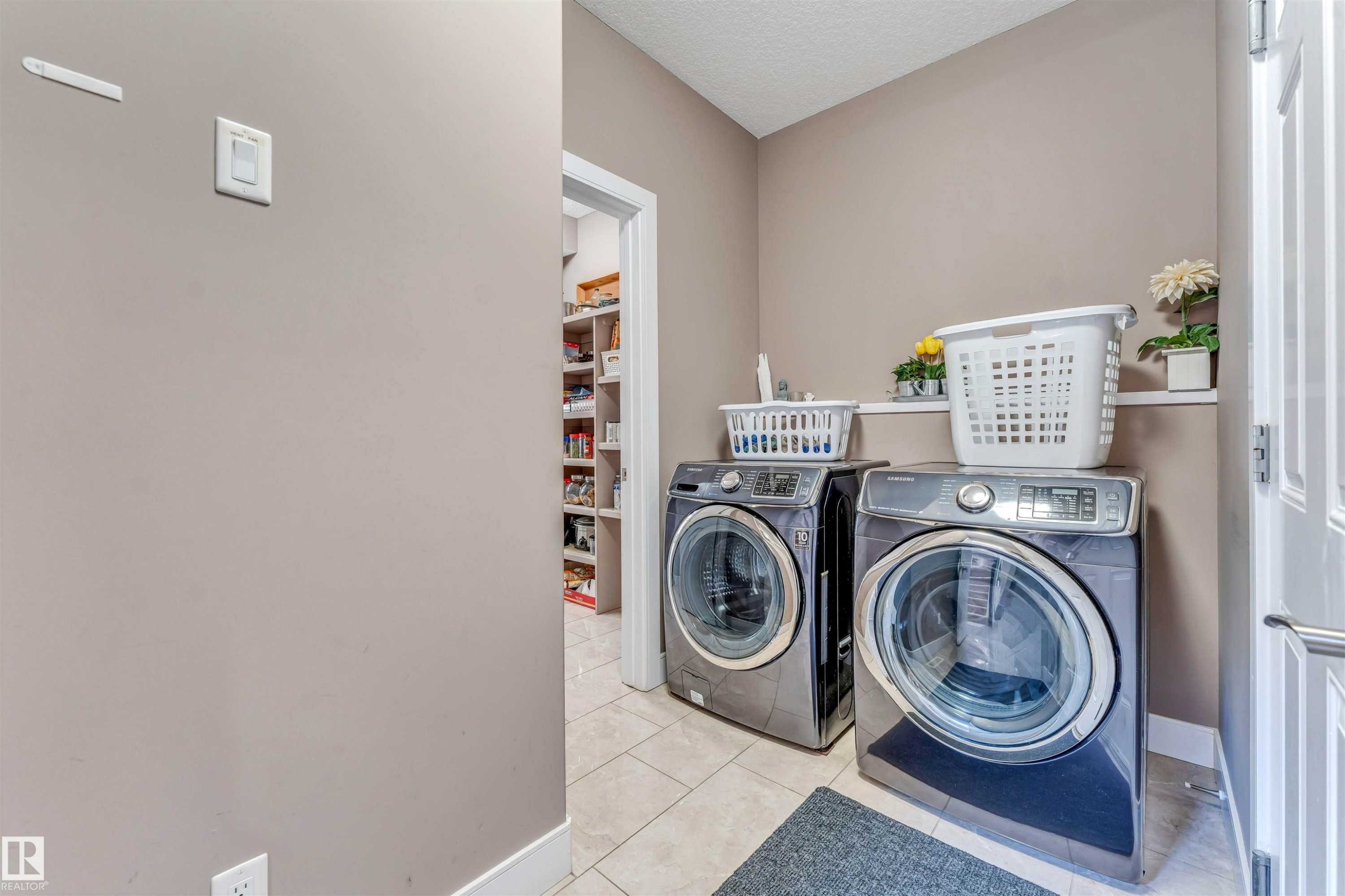 3819 Claxton Close Sw, Edmonton, AB - Indoor Photo Showing Laundry Room