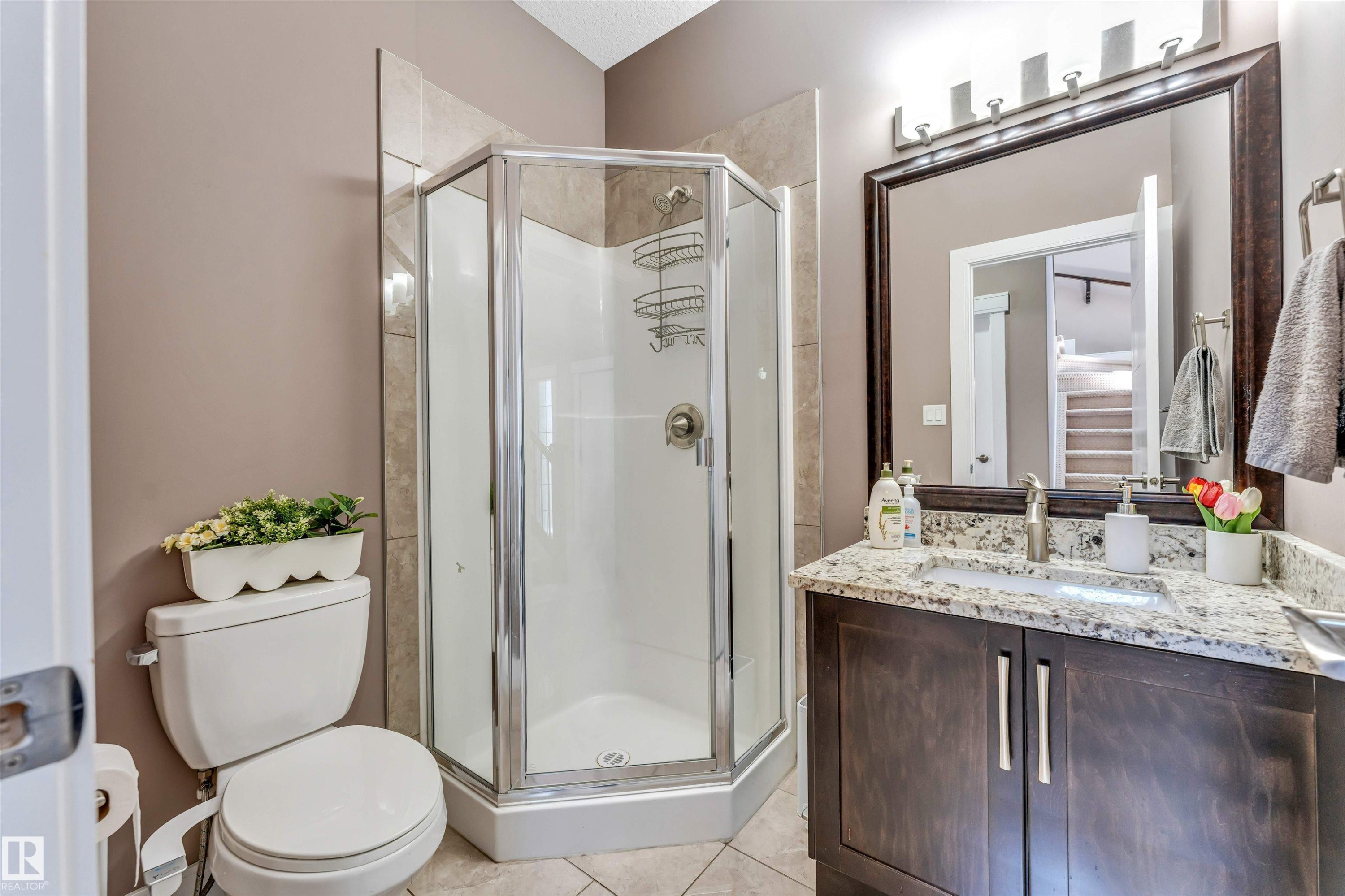 3819 Claxton Close Sw, Edmonton, AB - Indoor Photo Showing Bathroom