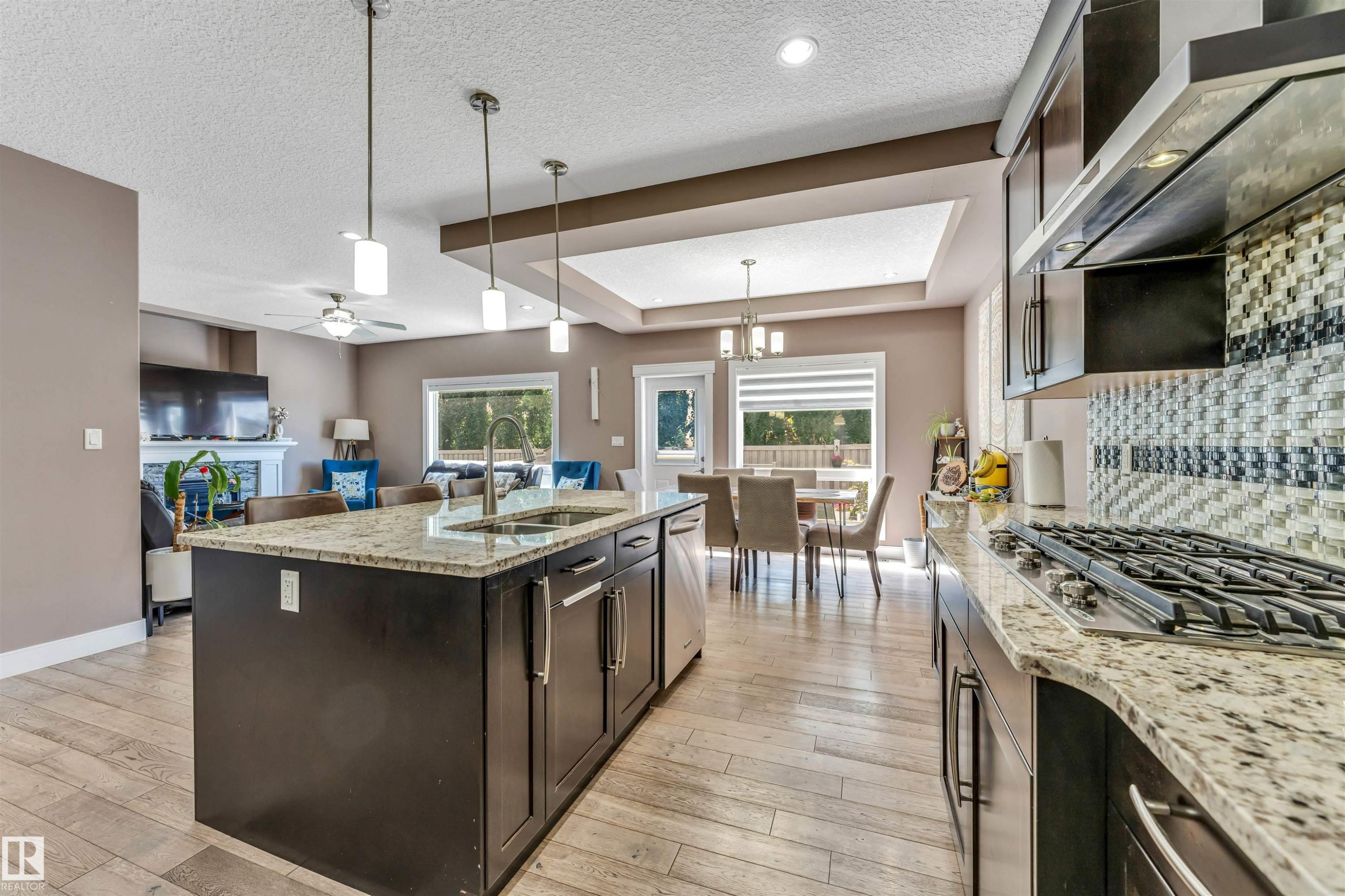 3819 Claxton Close Sw, Edmonton, AB - Indoor Photo Showing Kitchen With Double Sink With Upgraded Kitchen